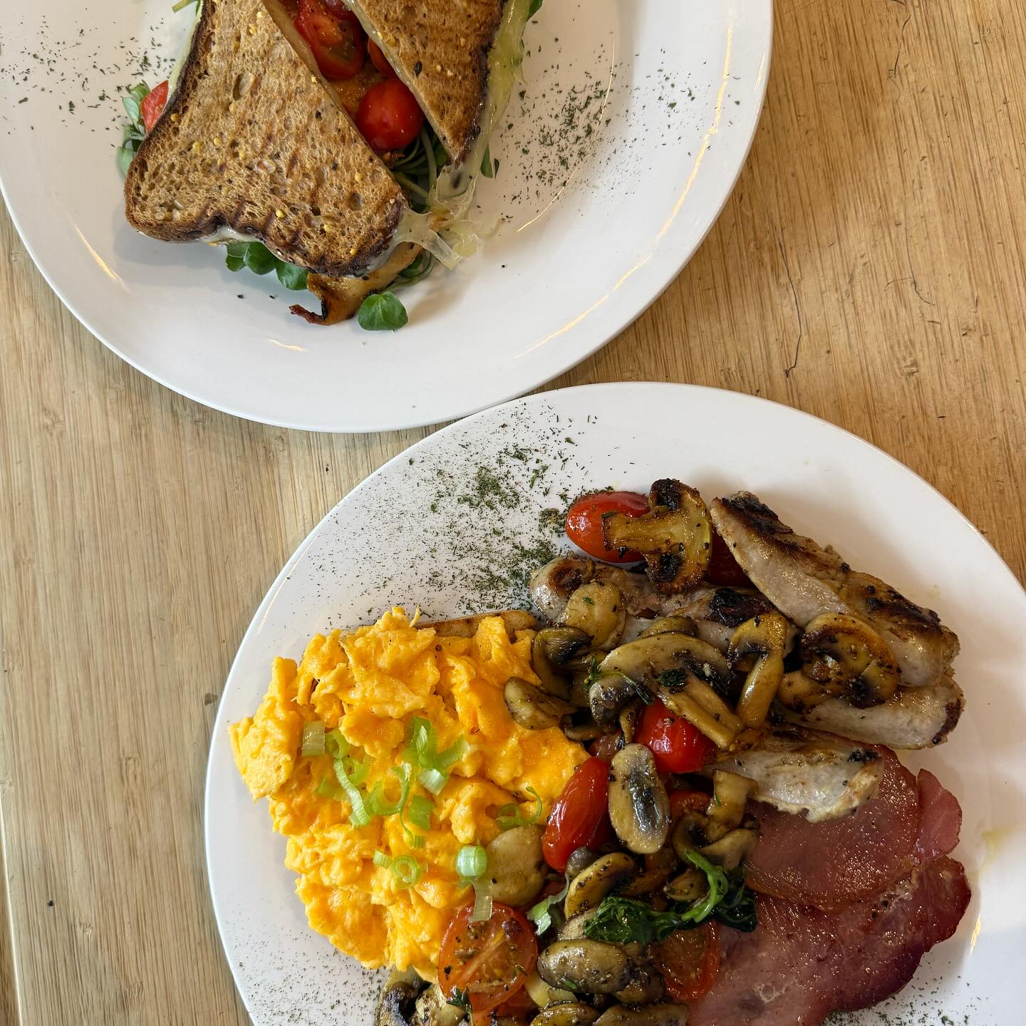 Morning happiness begins with breakfast 🥰