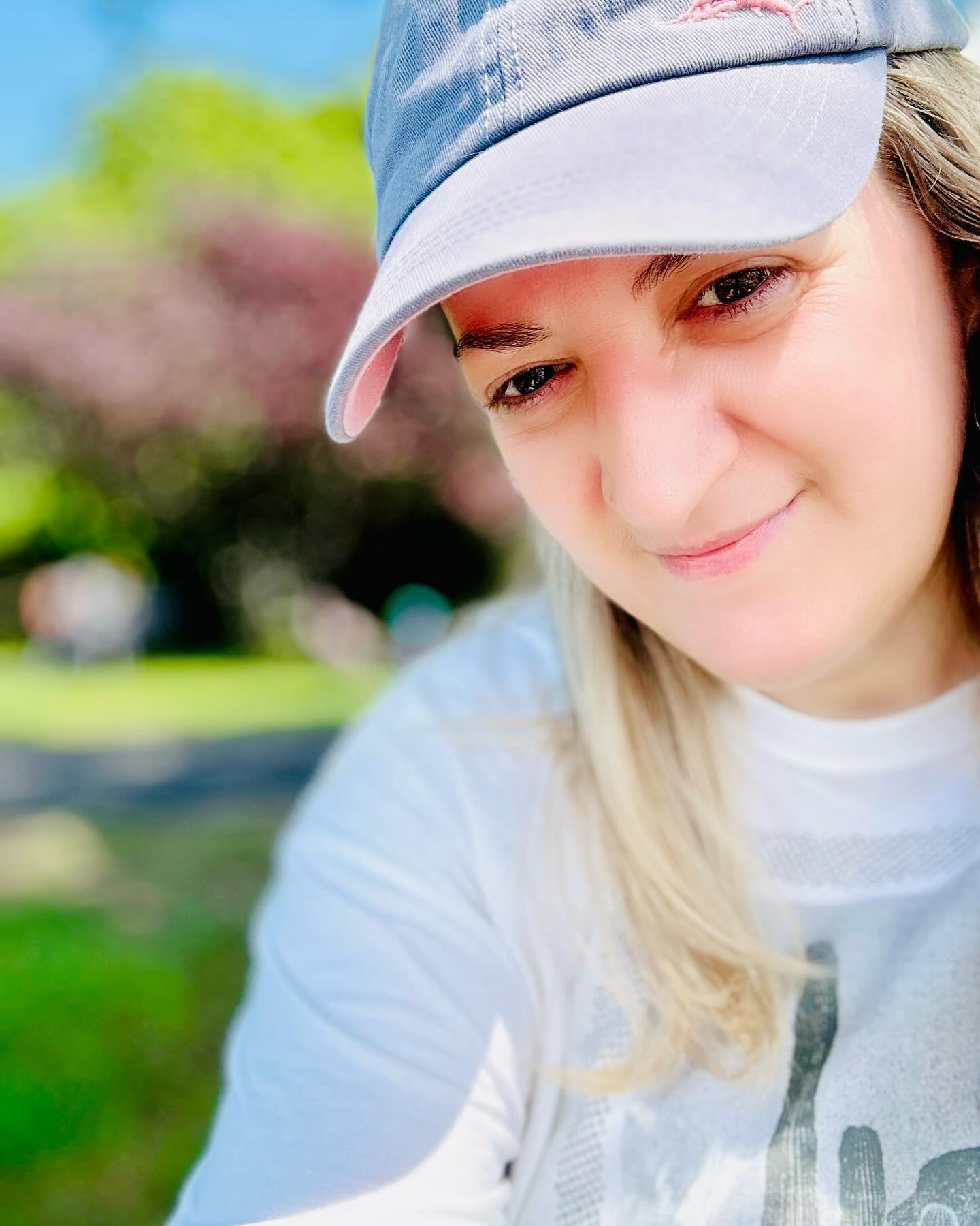 🌿🚶♀️Nature is my co-therapist.
As a therapist, holding space for others means I also need to hold space for myself. One of the ways I do that? Walking in nature.
The rhythm of my steps, the quiet of the trees, the open sky—it grounds me, clears my mind, and reminds me that healing doesn’t always happen in an office.
Movement + nature = medicine.
Even therapists need moments of stillness to recharge.
How do you reconnect with yourself? 💬👇
#TherapistWellness #NatureHeals #WalkAndTalk #MindfulMoments #TherapistsInNature #MentalHealthMatters #GroundingPractice #SelfCareForTherapists