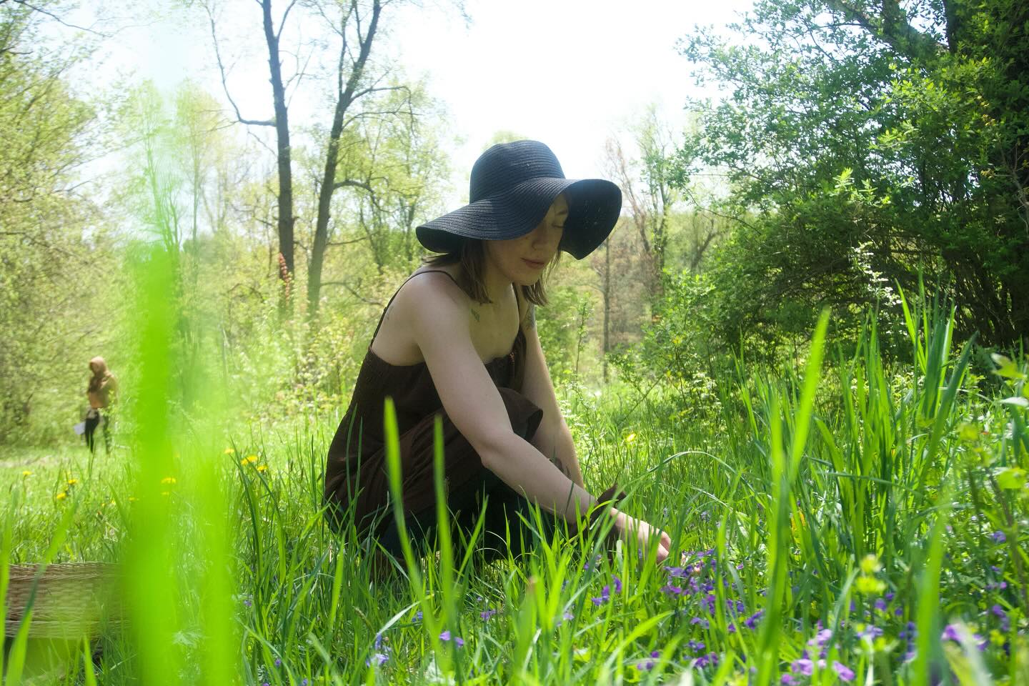 Join us for the strawberry full moon in Sagittarius womenโs circle June 10th from 5pm-8pm! ๐
Outdoor gathering- with Mama Cacao โค๏ธโ๐ฅ
RSVP to confirm your space โจ๐
To book a 1-1 tarot reading or reiki session prior to the circle space beginning, reach out!