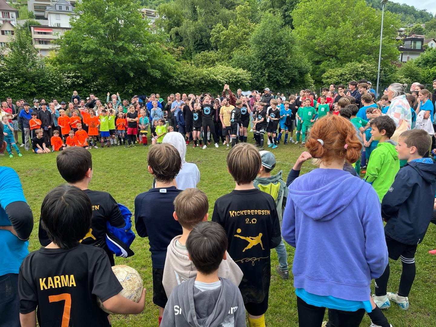 Fubatu 2025 geht in die letzte Runde. Die Spannung steigt beim Penalty schiessen. Danke allen fürs Mitmachen! Danke besonders dem Verein junge Kultur Ennetbaden und den vielen Helfenden für den grossartigen Einsatz für diesen tollen Familienanlass in Ennetbaden #tschutte #grümpi #spielundspass #ennetbaden #soziokuktur #bachteli