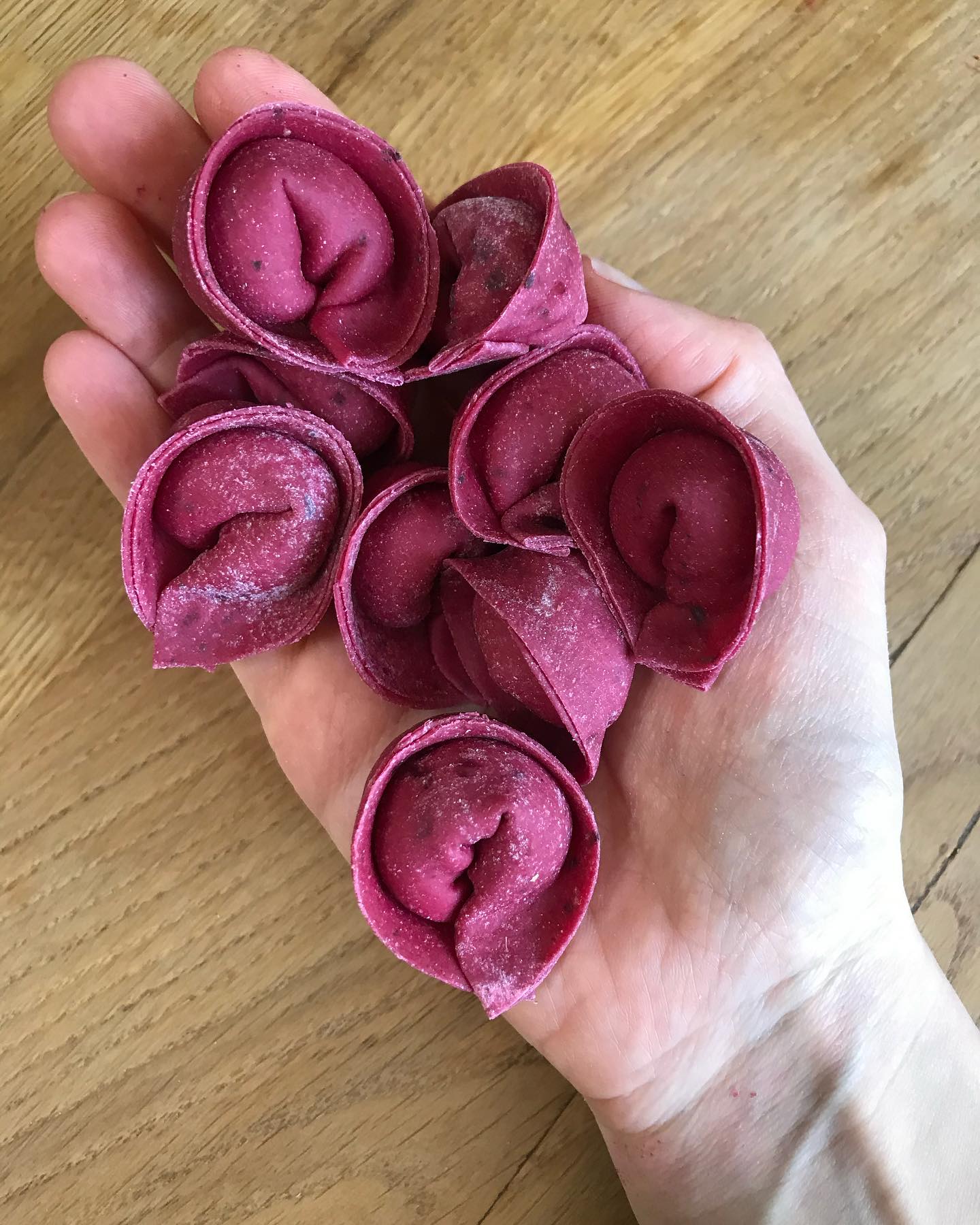 Do you know how to fold half-moon-shaped mezzelune into cappelletti with just a few simple movements? Happy to prepare a short video tutorial for anyone who wants to see!
•
•
•
•
•
#freshpasta #pastafresca #homemadepasta #pastalovers #foodie #eattheworld #foodforthesoul #goodmoodfood #pastalover #feedfeed #italiancooking #onmytable #girlswithgluten #chosepasta #foryoupage #explore #workshop #pastatools #italiantools #brasspastatools #madeinitaly #cappelletti #mezzelune