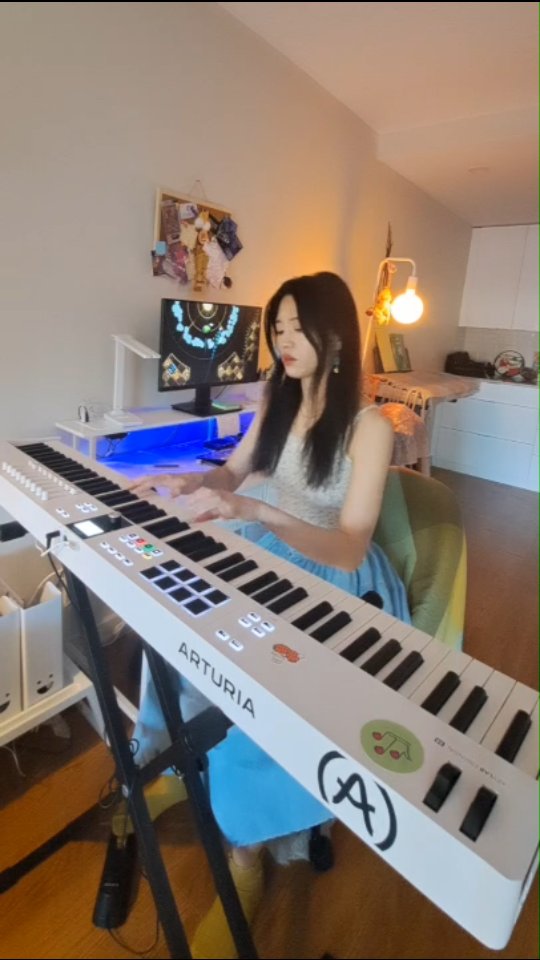 "celestial observatory", a short piano performance (ft. messy apartment)
pinball spire releases on switch today! so proud of the soundtrack i've made for this game, and it feels so surreal to hear it on a nintendo console 🥺✨🎮
soundtrack on bandcamp here: https://starlingoboe.bandcamp.com/album/pinball-spire-original-soundtrack
or spotify, apple music, etc!
get pinball spire!
switch: https://www.nintendo.com/us/store/products/pinball-spire-switch/
steam: https://store.steampowered.com/app/2601940/Pinball_Spire/