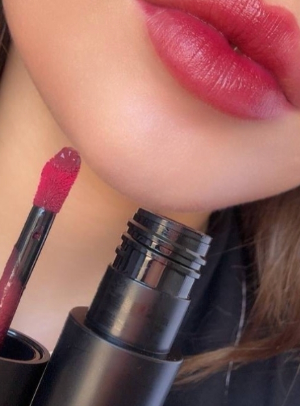 💄 Let’s find your perfect lipstick shade together! Whether you're craving a bold pop of color or the ultimate everyday nude, I’ll help you discover a hue that makes you feel confident, radiant, and you.
Come try on shades, test textures, and leave with a new fave in your makeup bag! Ready to swipe into something new?