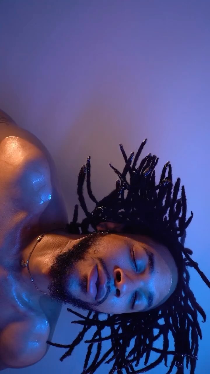 You put in the work—your body deserves a recovery that actually works.
Whether you’re training hard, pushing limits, or just feeling beat up from the daily grind, float therapy helps your body reset on every level.
The high concentration of Epsom salt in the water helps ease muscle soreness, reduce inflammation, and improve circulation—key ingredients for faster physical recovery. The weightless environment means no pressure on joints or the spine, giving your whole body a chance to fully decompress.
But recovery isn’t just physical.
Floating helps calm your nervous system and quiet your mind—two things that are often in overdrive after intense training or competition. It’s not just about relaxing—it’s about rebalancing.
Athletes report feeling more focused, mentally clear, and less anxious after floating, which can boost performance and reduce mental burnout over time.
A study published in the Performance Enhancement & Health Journal even found that regular floaters showed improvements in both recovery and performance metrics.
Translation? Floating helps you bounce back faster—and show up stronger.
#AthleticRecovery #PostWorkoutRecovery #MuscleRecovery #FloatForRecovery
#TrainRecoverRepeat #PerformanceRecovery #FloatAndRestore #FloatTankTherapy #HalcyonFloats
