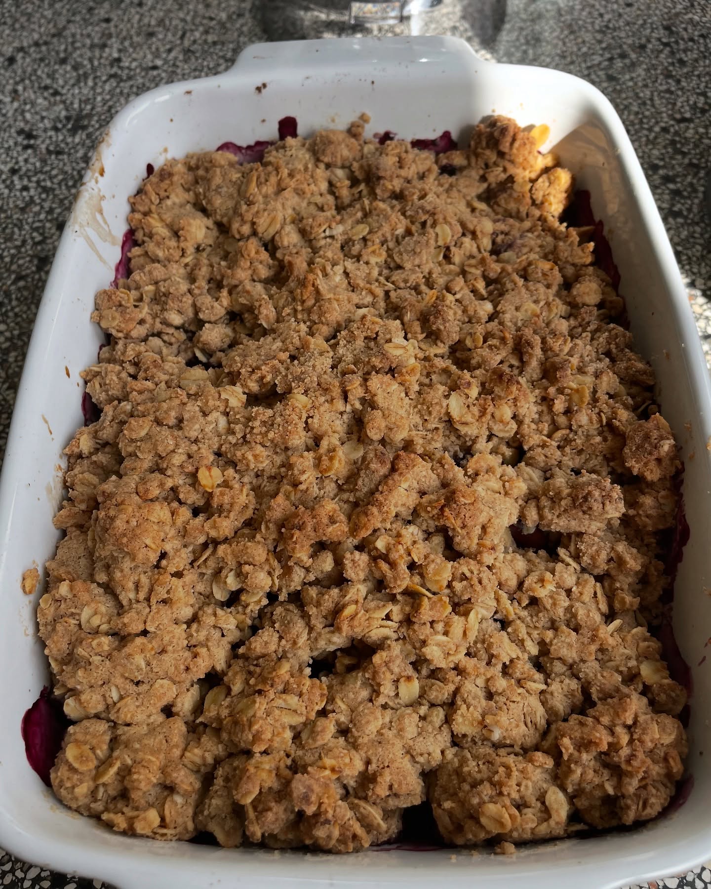 Apple blueberry crumble
Risotto
Pumpkin soup
What is not on the pictures- vegetables and tofu in the oven, beet/feta/koriander salad, fresh made breastfeeding chai.
This was what I made today for the last day of care for a family I cared for.
8 days with their new baby,
8 days of being new parents.
This incredible and intense transition is made so much softer when we feed and nurture the family.
And simultaneously I have been caring for another sweet family who had their second child.
Each family with their own needs, their own rhythm and dynamics.
But the basic needs stay the same.
Rest, warmth, a calm environment.
Food, massage, warm hands, a listening ear. Some useful information when needed.
And a big reminder to slow down! Take baby steps.
You never regret taking it slow and being in the moment.
And for me a full on week but also a full heart 💜♥️💙