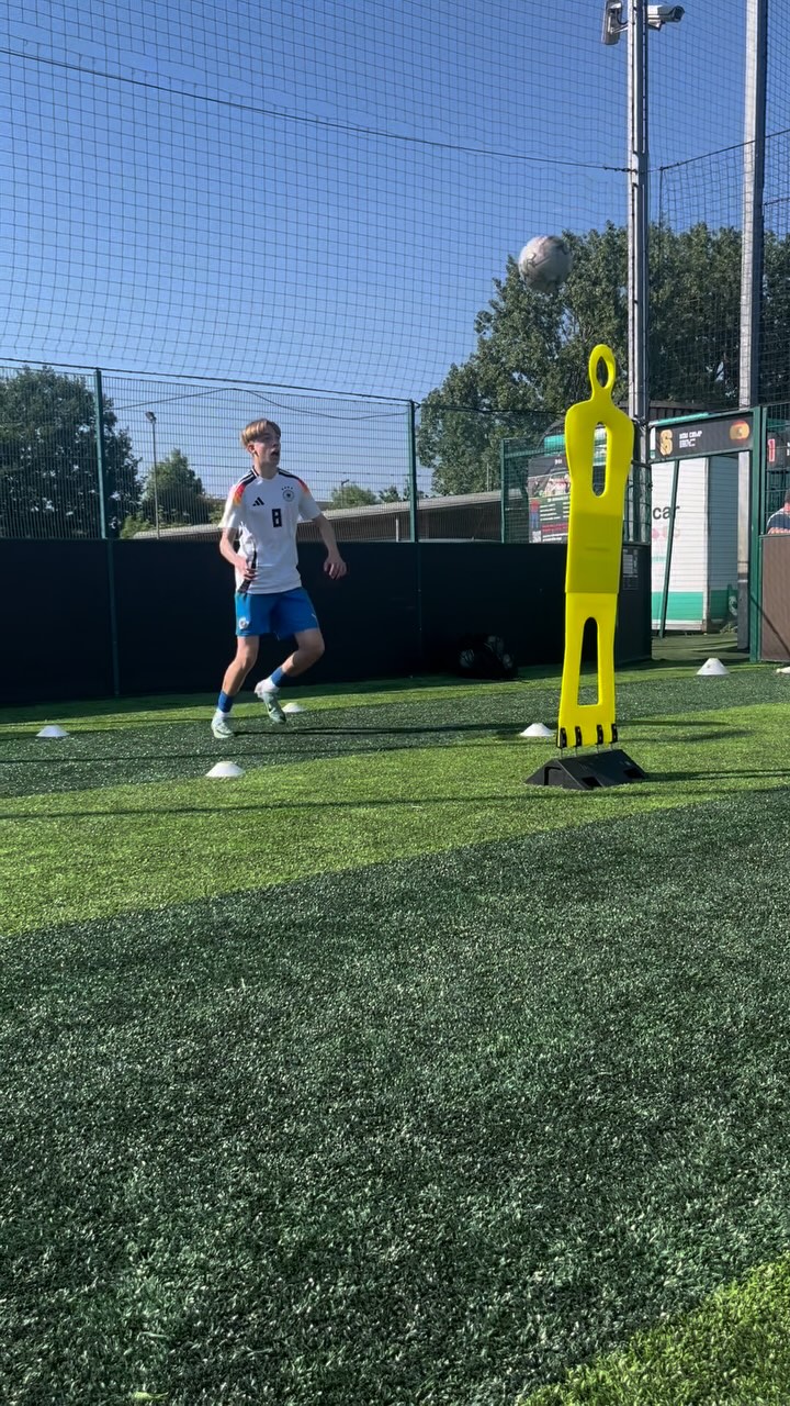 We have spaces available for our 1:1 and group sessions! Contact us to book a trial session!
#footballcoach #footballcoaching #footballcommunity #epsom #tolworth #newmalden #soccercoach