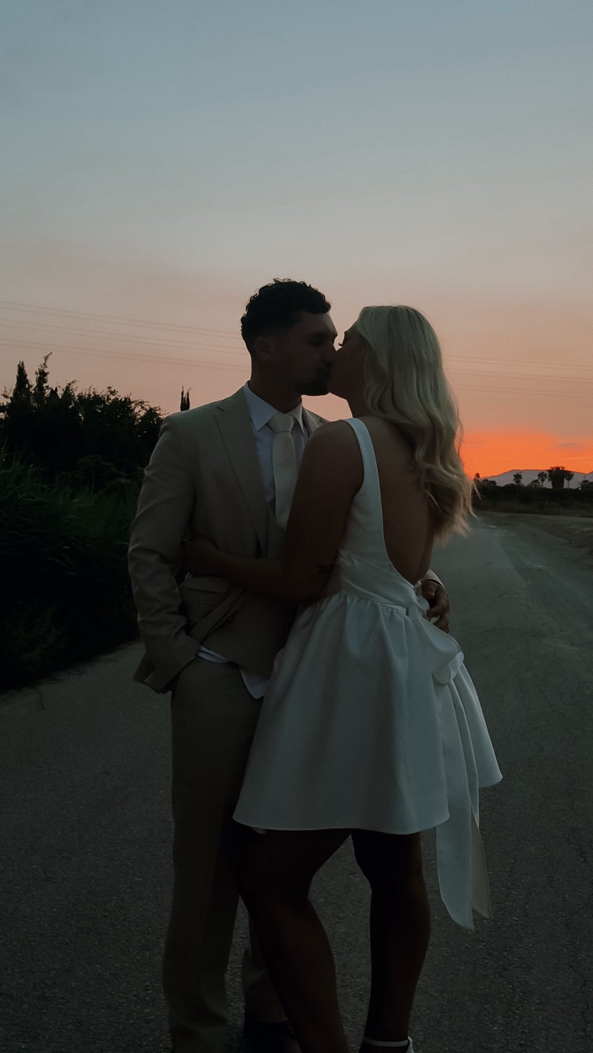 as soon as I saw the sunset on Saturday, it was GO TIME, so much insanely gorgeous content from Amy & Rob’s wedding, I can’t wait to share more, but for now - here’s them both chasing the Spanish sunset 🌅
@rugbywithamy
@robjwarren_
@sixstories
#weddingcontentcreator #sunset #goldenhour #spanishwedding #spainwedding #sunsetoftheworld