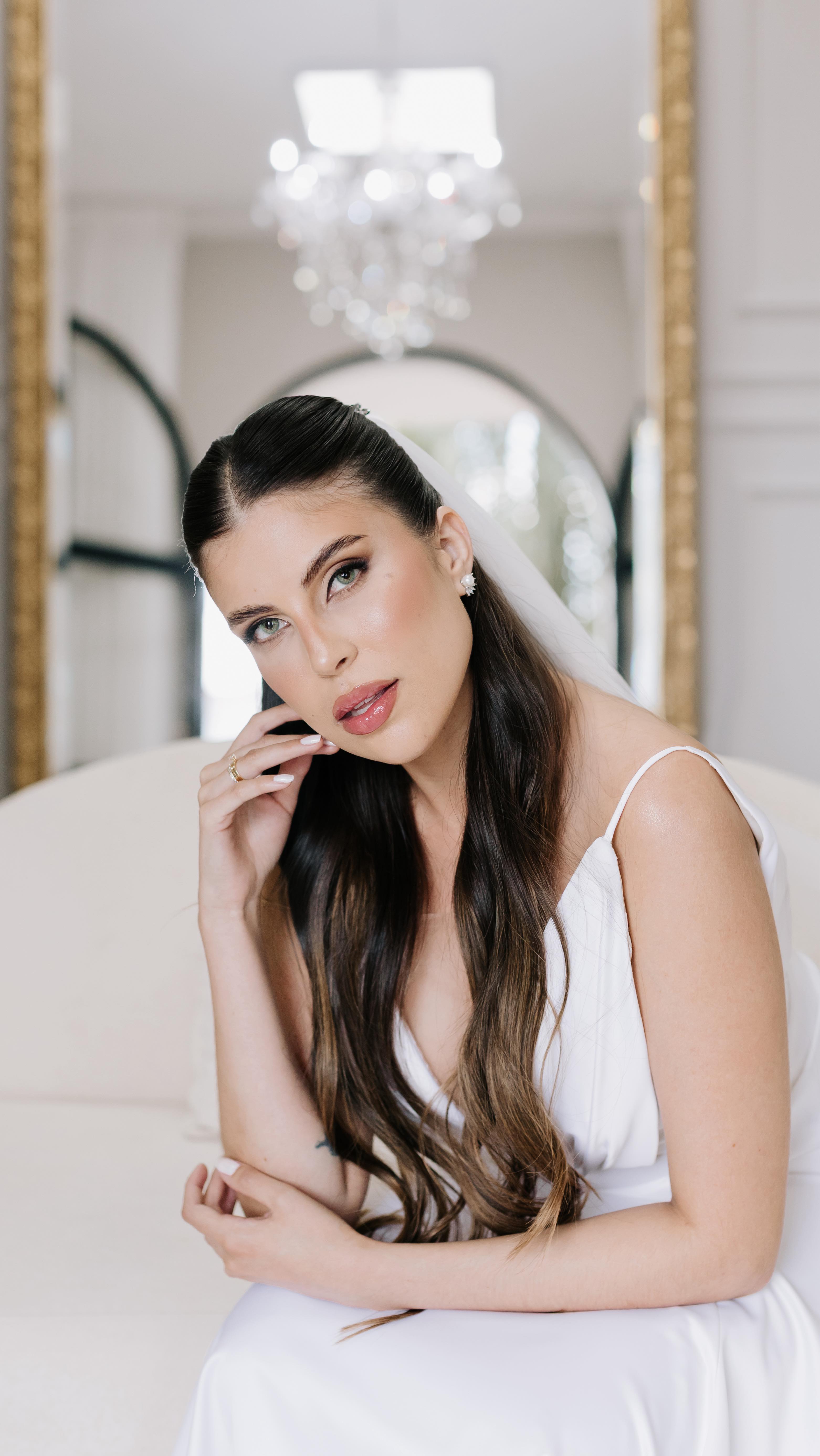 LAEN BRIDE | Os detalhes fazem toda a diferença no grande dia. A maquiagem impecável, o penteado alinhado ao seu estilo e uma produção que valoriza sua beleza e sua história. 🤍 - Aqui no Laen Beauty & Spa, cuidamos de cada etapa para que você se sinta deslumbrante, confiante e pronta para viver o dia mais especial da sua vida.
Hair: @prisilvahairstyles
Acessórios: @camilagrantnoivas
Vestido: @clamorenoivas
Foto: @doisporumfotografia
Vídeo: @__martuci
_____
#noivas #noivascampinas #noivas2025 #bridelaen #beautybride #noivas2026 #bride2026