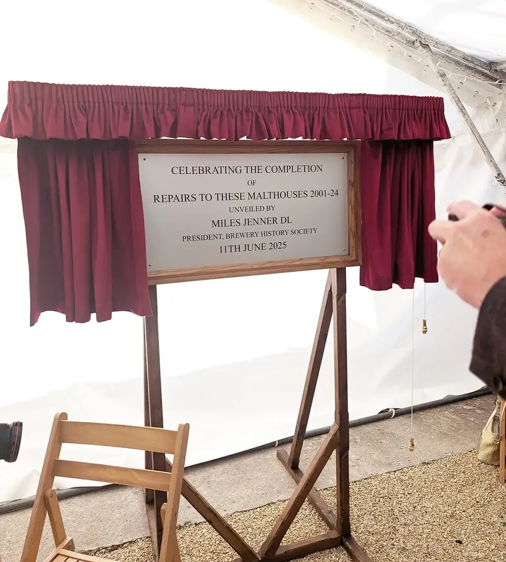 If you saw our earlier shared post about this mammoth plaque then here’s another pic to show you how large it actually is!
The lovely Dawn in the 2nd pic showing off its grandeur!