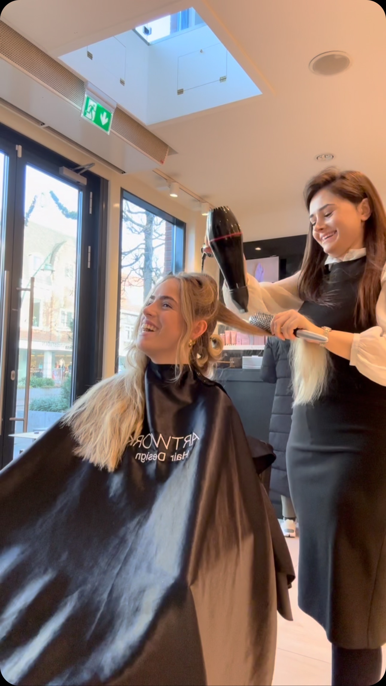 ✨ Hair Art Magic ✨
Nieuwe look, nieuwe vibes 🔥
Creativiteit kent geen grenzen 🎨💇♀️
Wie is klaar voor de ultieme hair transformation? 😍
#HairDesign #HairArt #HairGoals #CreativeHair #HairInspo #HairTransformation #ColorfulHair #HairMagic #HairTrend #TikTokHair #HairArtist #HairLove #HairGameStrong #SalonLife #HairFashion #BeautyTok #GlowUp #NewLook #HairVibes #ViralHair #TikTokBeauty #HairStyle #HairCare #HairColorIdeas #Inspo #HairTok #HairReel #ArtisticHair #Hairstylist #TrendAlert
