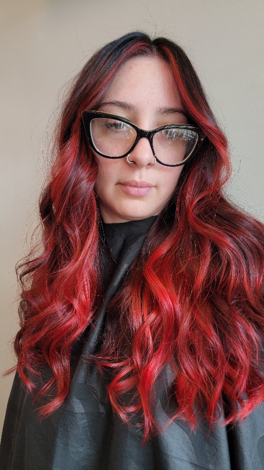 Are transitions still a thing? Lol
I feel like all I see are consultation videos or just the salon visit itself.
I tried filming a consultation one time with a client, and we both didn't know how to act 🤣
I'm sticking with a good ol fashioned before and after for now 😅
Sidenote...the bold red moneypiece was the cherry on top for this color😍
What kind of hair videos do you like to see most?!