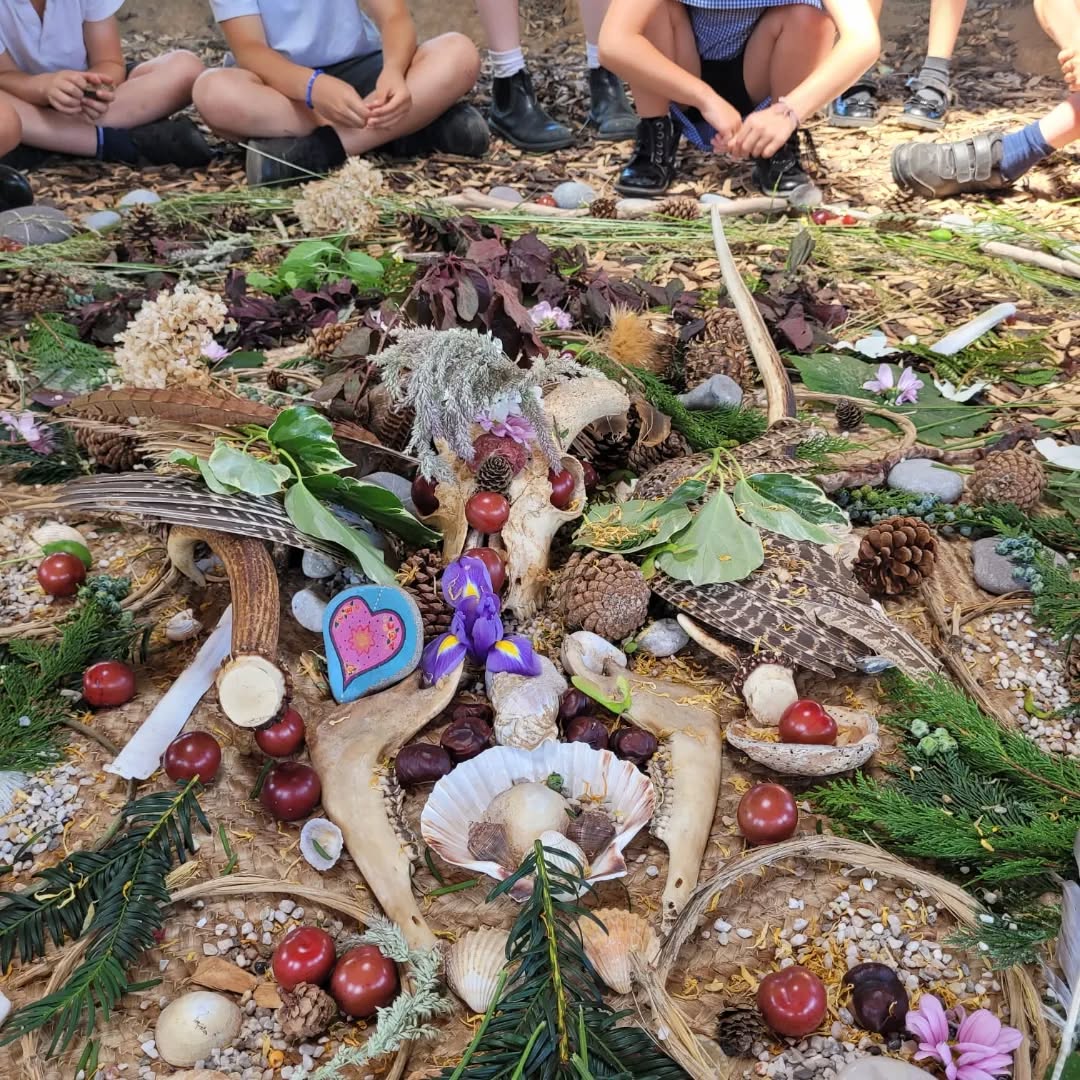 Had fun with kids at avanti Park today, creating a nature mandala for the avanti arts Festival.
Sophie Bee and I facilitated a mandala
Themed 'we are nature'
After we sang songs and admired our work.
The kids loved it, especially the bones.
One girl asked if we could make a song about the mandala....
Different children shared a line
'The mandala is like the life cycle,
everything changes and yet stays the same, sycamore, chestnut, pine and oak,
birds fly over and gift their wings. "
Thanks to Caroline till for all the hard work 🙏