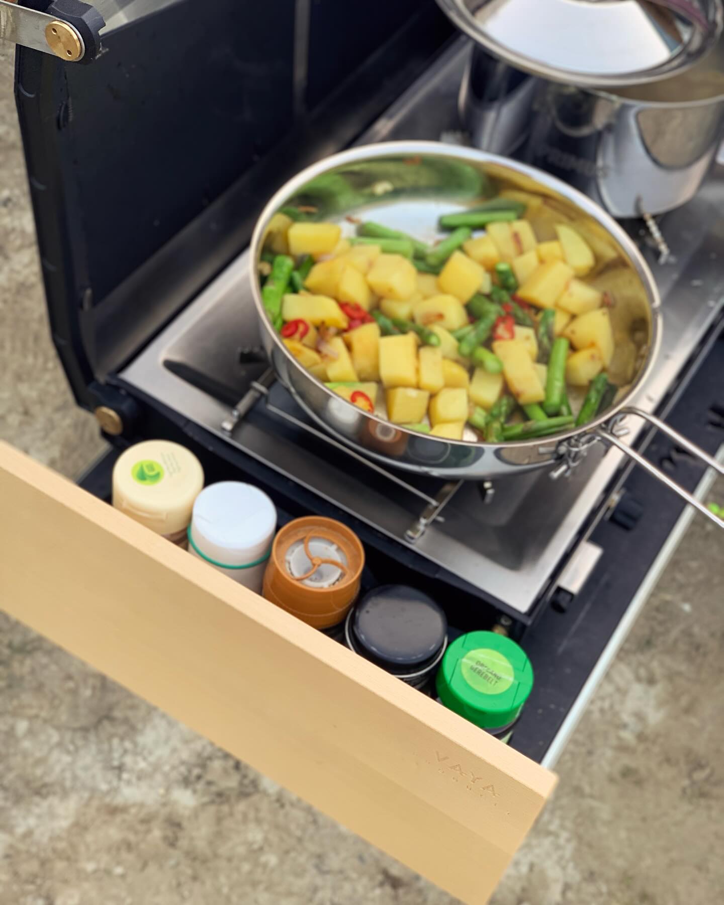 Patatas à la VAYA. 😋
Knusprig gebraten – draussen, frisch, ganz nach deinem Geschmack?
#vayaproducts #vayaboardkitchen #604034 #patataslove #outdoorcooking