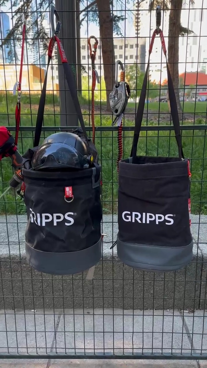 Precision work at height demands the right gear. We are proud to work with a company that shares our commitment to safety and whose tool tethering solutions are reliable and designed for real-world conditions.
#ropeadopewindows #buildingmaintenance #ropeaccess #ropeaccesstechnician #gripps #workatheight #yyc