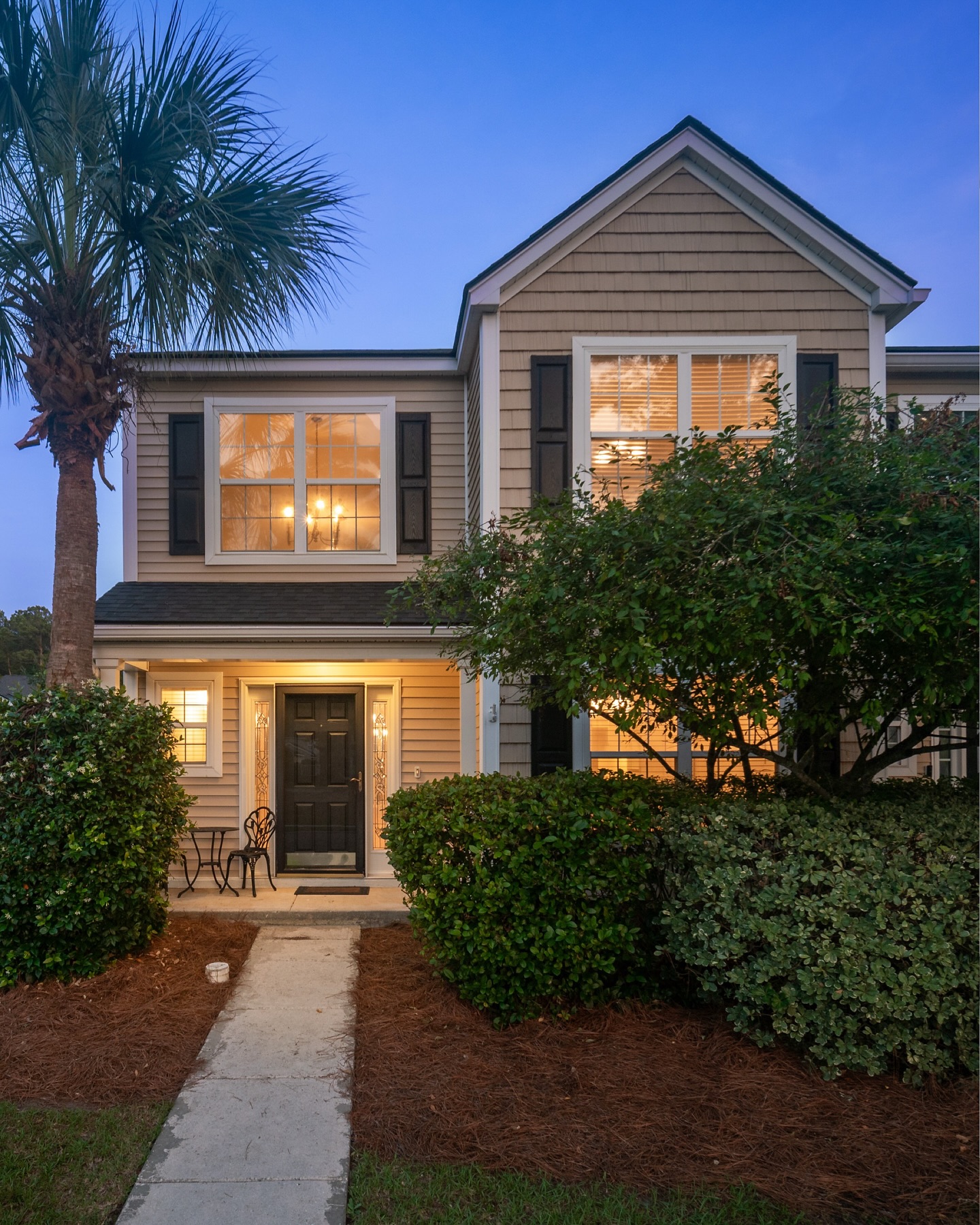 Just Listed >>> Under Contract
4823 Shady Tree Lane is a well-maintained and updated end-unit townhome located in The Orchards section of The Farm at Wescott. With 3 bedrooms, 3.5 bathrooms, and dual primary suite optionsāone on each floorāthis layout offers great flexibility, whether youāre hosting guests, accommodating multi-generational needs, or simply looking for extra space.
DM or comment for more details. Or check our link-in-bio.