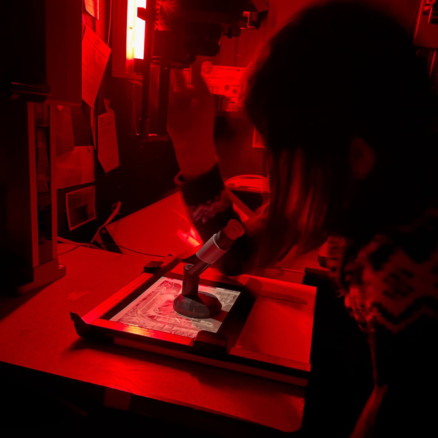 A wonderful afternoon in the darkroom with Logan. I’ve known Logan since he was about 5, he’s now 12! Where does the time go? It’s a joy to teach young people these analogue skills, taking hands on creative skills into a digital era. My 1:1 sessions are bookable on myself website, and can be scheduled at a time to suit you. Have a browse! Link in bio, or
Www.thedarkroomatbeachcreative.org