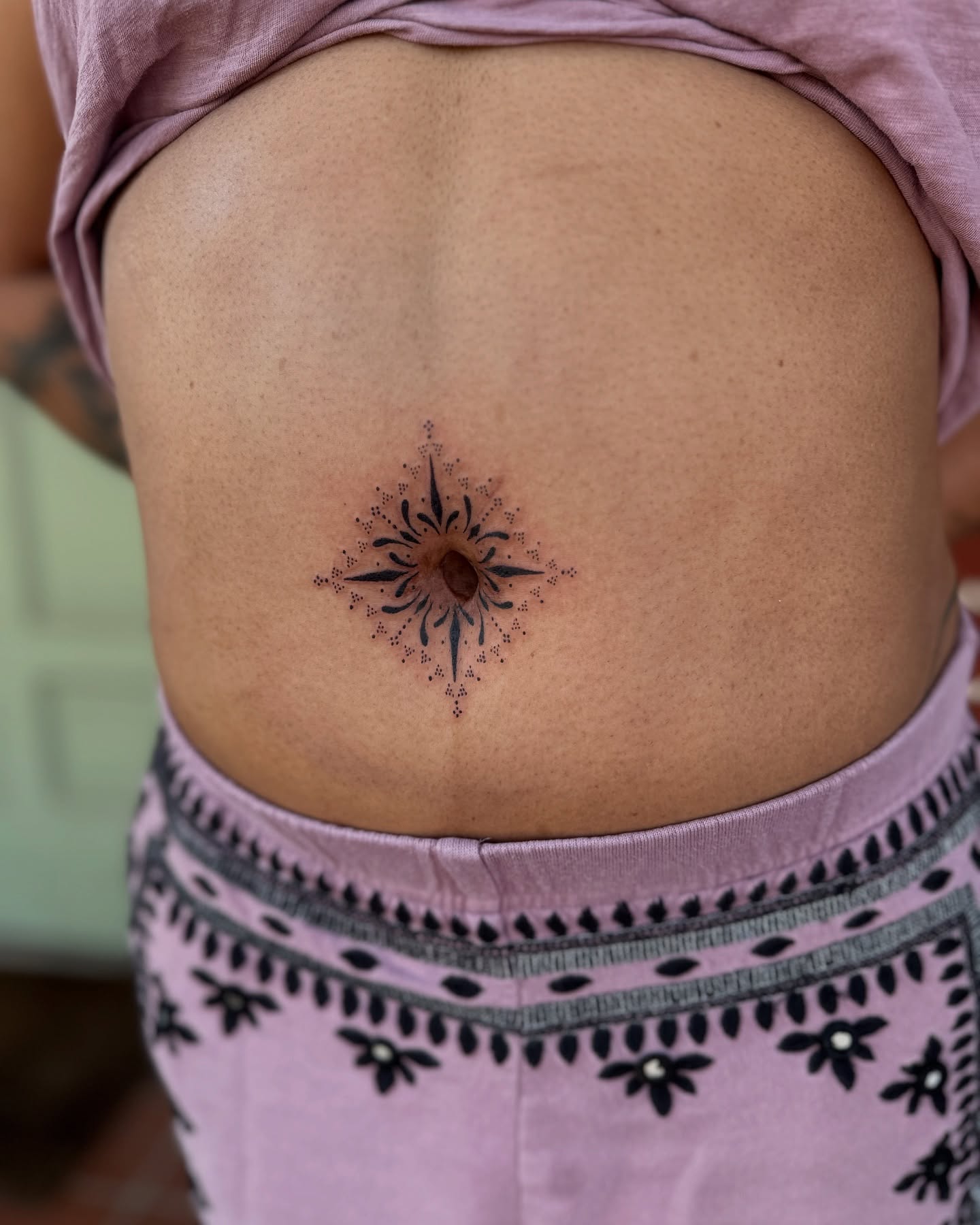 Sweet little navel tattoo πππΌ love the way this came out and I would love to do more like this. Booking for June ~ come see me this summer for all your ornamental and fine line tattoo ideas πβ¨
.
.
.
.
#ornamentaltattoos #ornamentaltattoo #austintattoo #atxtattoo #austintattooartist #atxtattooartist
