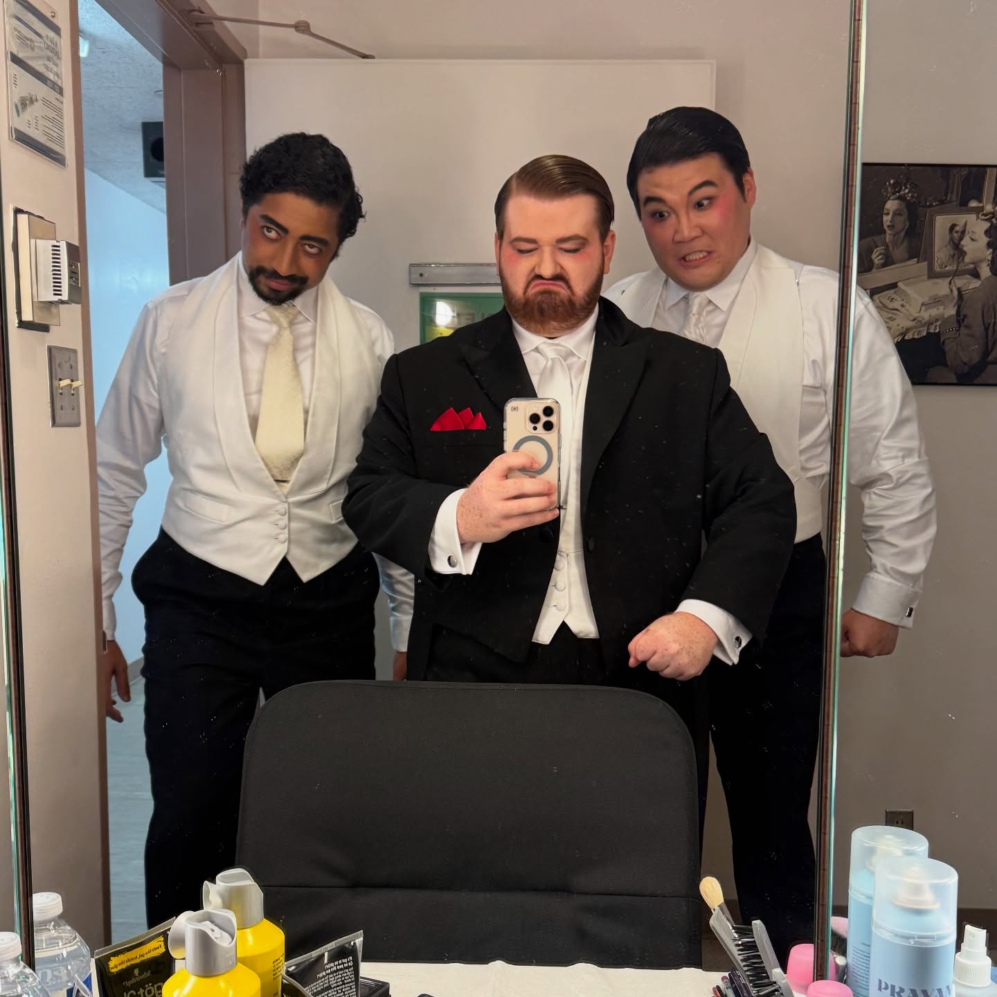 It’s opening night! Thrilled to share that our production of Rigoletto opens TONIGHT at @laopera ! It’s been such a joy to bring this powerful piece to life with an incredible team and this absolute All-Star cast. This is the final opening night of my first year as a Domingo-Colburn-Stein Young Artist. So grateful for the experience, can’t wait for what next year will have in store! Here are some snapshots from the last week.
.
.
.
.
.
.
#opera #operasingersofinstagram #tenor #borsa #rigoletto #threemusketeers #laopera #verdi