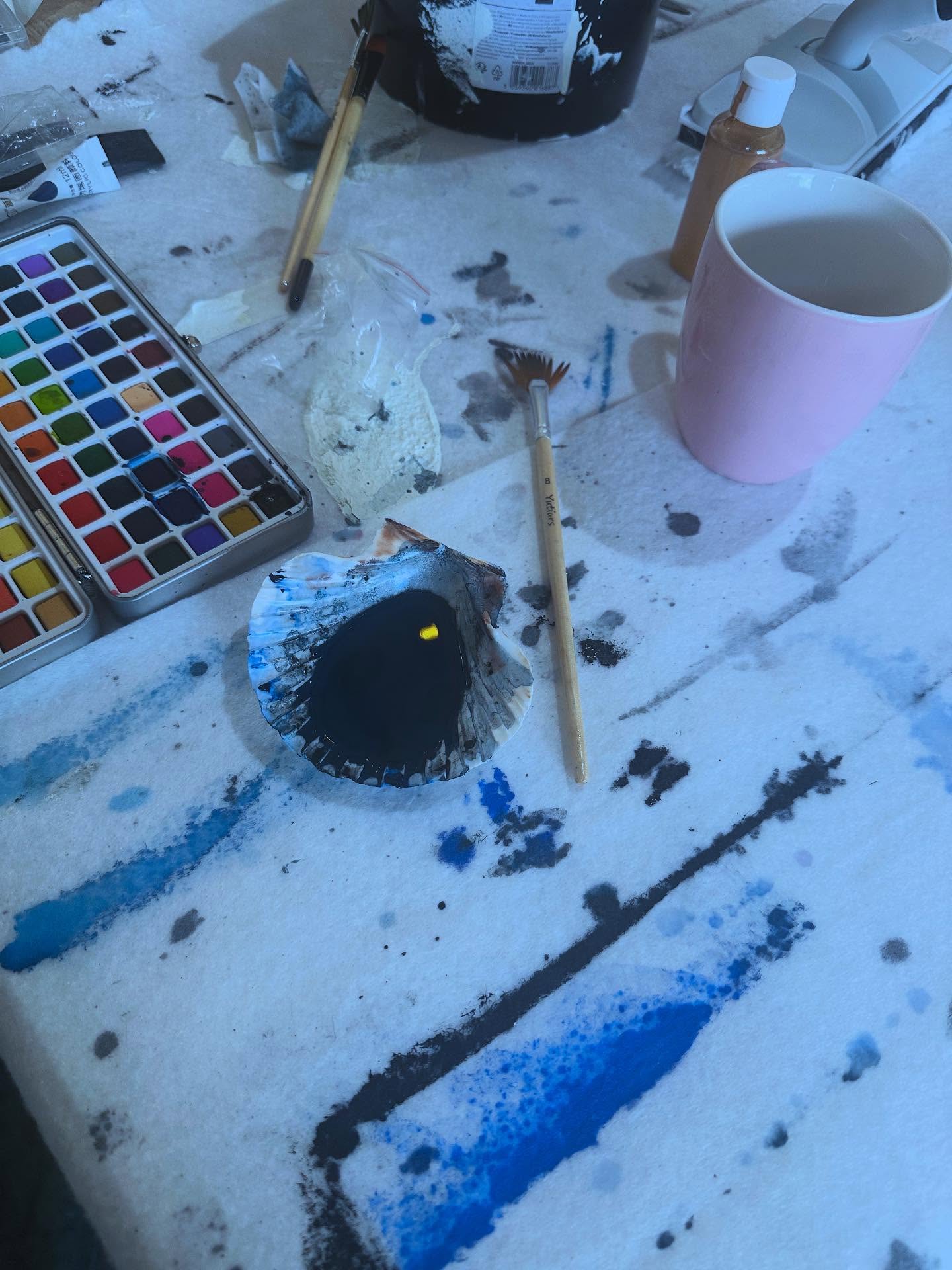 Yes. I am messy when I paint. Like they say, you can’t make an omelette without breaking eggs. 🥚 #artist #mess #paint #artwork #artcollector #commission #eggs