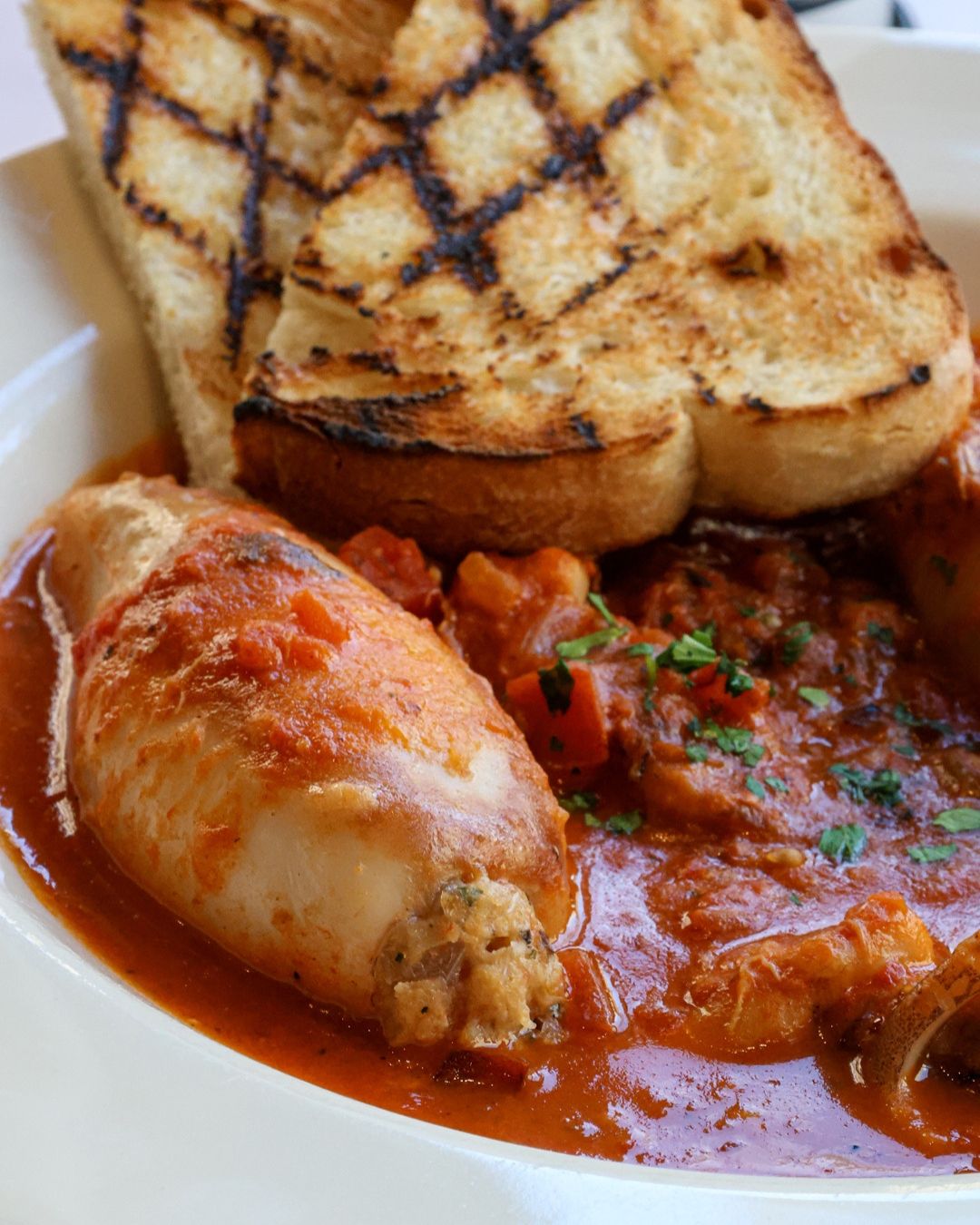๐ช๐๐๐๐๐๐๐ ๐น๐๐๐๐๐๐ โ
baby calamari stuffed with jumbo lump crab, wilted tomato, bread crumb, braised in a white wine tomato sauce, served with char grilled bread.
Dine with us this weekend!
๐ 414.225.0000
๐ป Zarletti.net
#Calamari #mkefoodies #mkeeats #Italianfood
