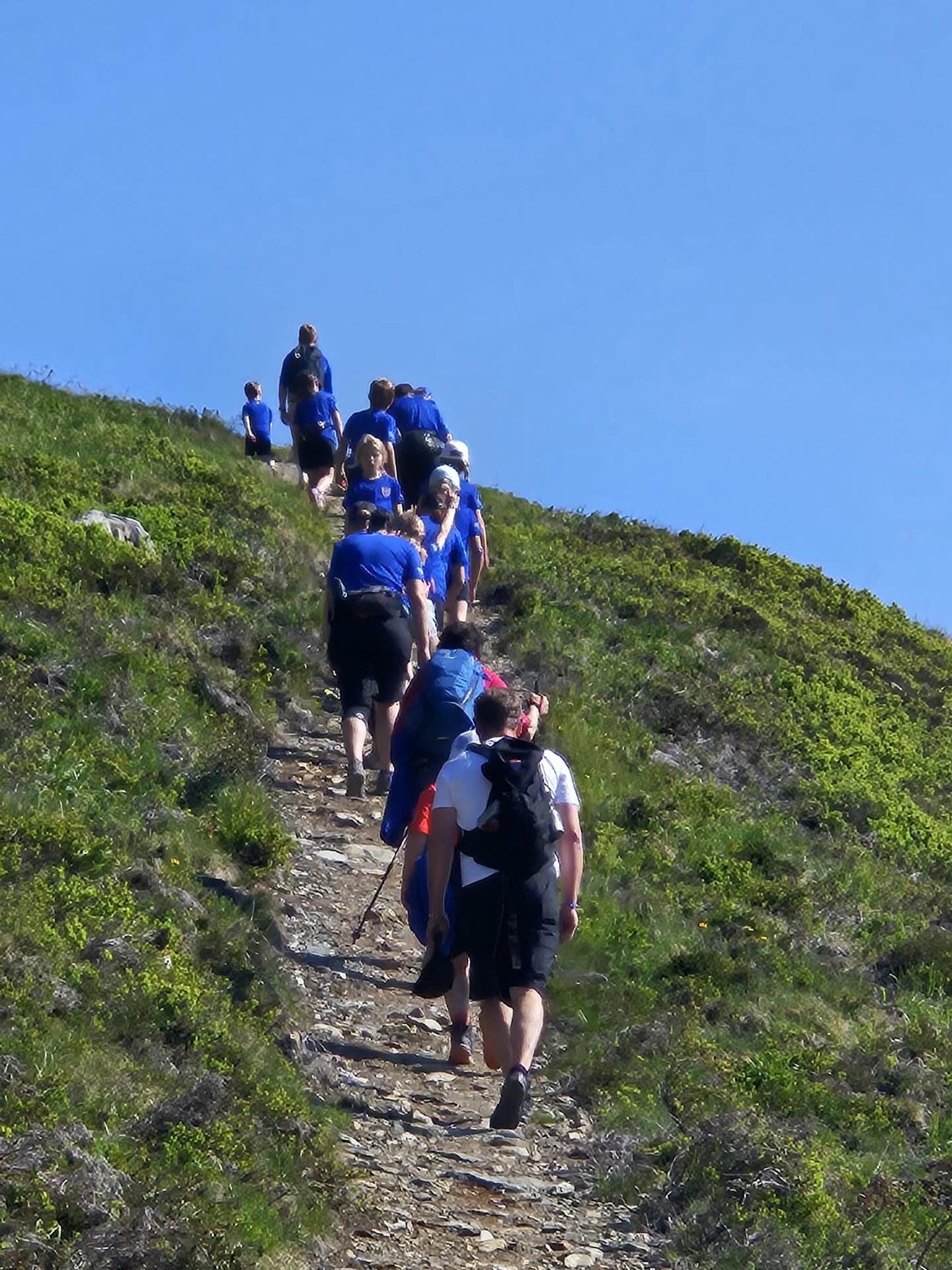 Toller Start in die Trainingssaison! 🥾Mit wunderschöner Dankes-Bergmesse am WM Berg - unserem Zwölferkogel! 🏔️☀️
#start #sommertraining #aufgehts