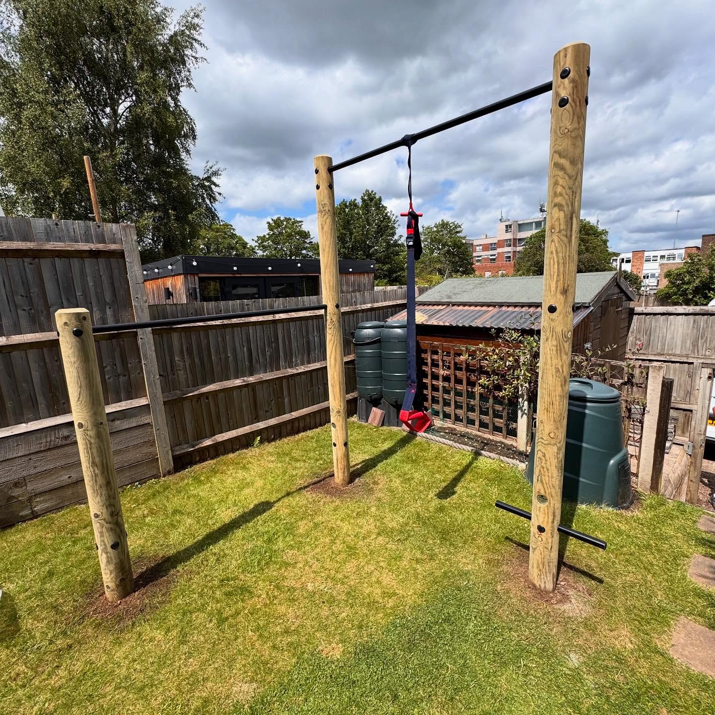 Pull up bar and twizle in Hertford. Finished off with a suspension trainer for outdoor summer training. #gardengym #pullups #outdoortraining πππΆοΈ