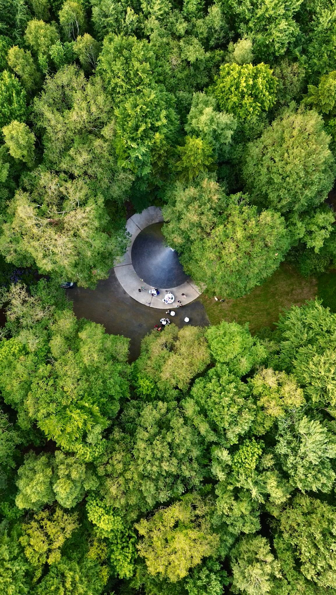 Au cœur de la nature, la fête bat son plein 🎊
Découvrez le Bois de Guillerien, vu d’en haut 🌳
#fête #fete #anniversaire #mariage #seminaire #guillerien #lanrelas #22 #bretagne #evenement #nature