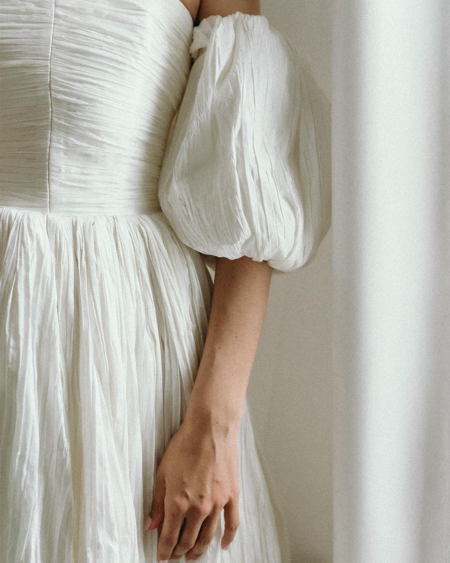 This dress! We love a good sleeve moment.
🤍
Design & Planning @mildred_coevents
Photography @lesmariagesdejulia
Florals @bydahliathalia
Catering @mattdemilleculinary
Linens @tabletalesinc
Venue @thecapepicton
String duo @county.strings
Dress @aeslingbride @lovenotebride
Cake @ashleeyskitchen
Makeup @peachandpoppy_
Hair @ehuyckehair
Mildred & Co is a design-forward wedding planner based in Prince Edward County & Kingston, Ontario. We craft elevated, intentional celebrations rooted in thoughtful design, seamless logistics, and unforgettable atmosphere.
Planning | Design | Production
#pecweddingplanner #pecweddings #ontarioweddingplanner #torontoweddingplanner #weddingdesign #eventdesign