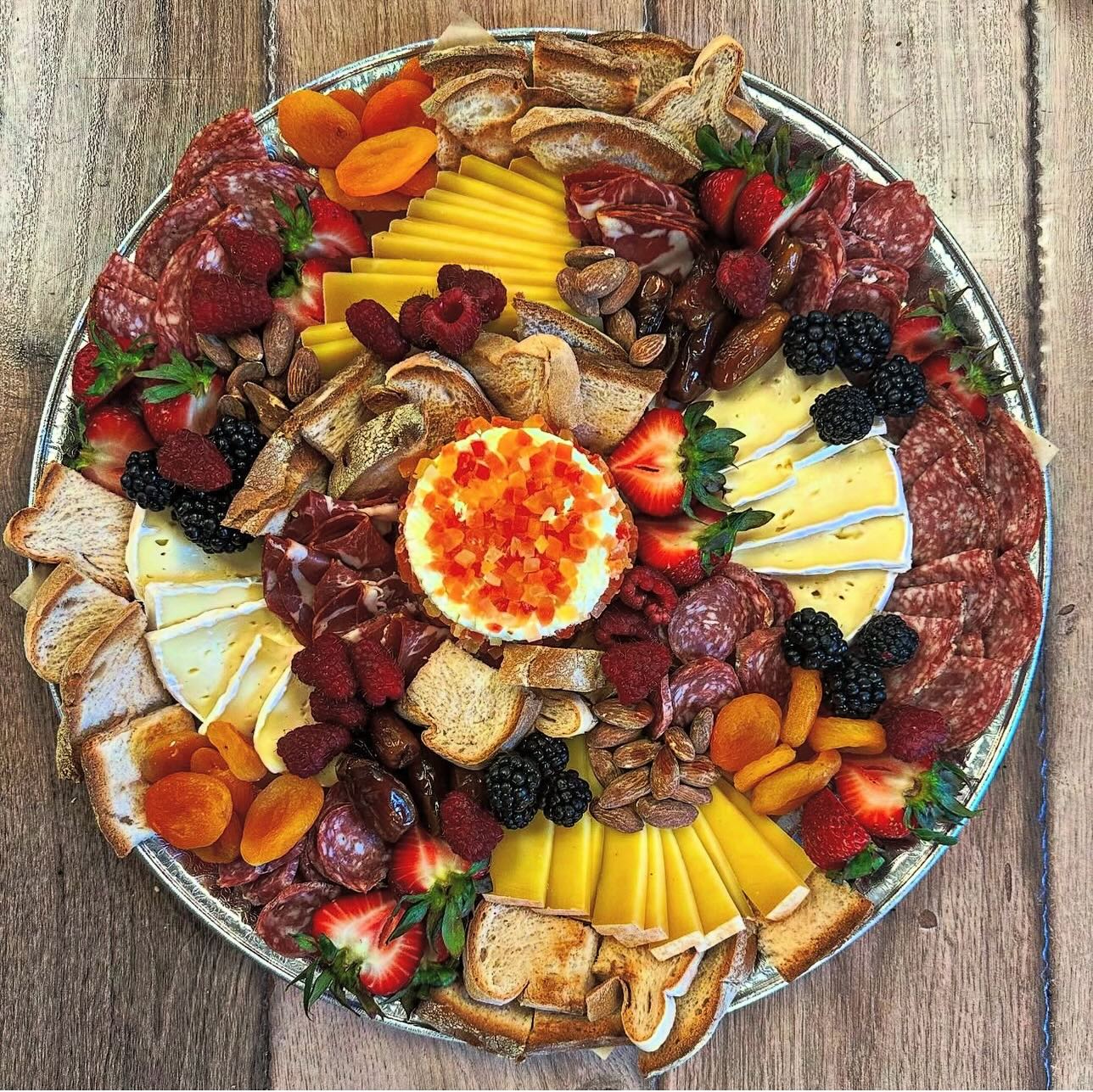 Plateau de fromages et charcuteries disponible sur commande 👩🍳
Par ici : www.maisongorchon.com/shop ❤️
#maisongorchon #deli #stanstead