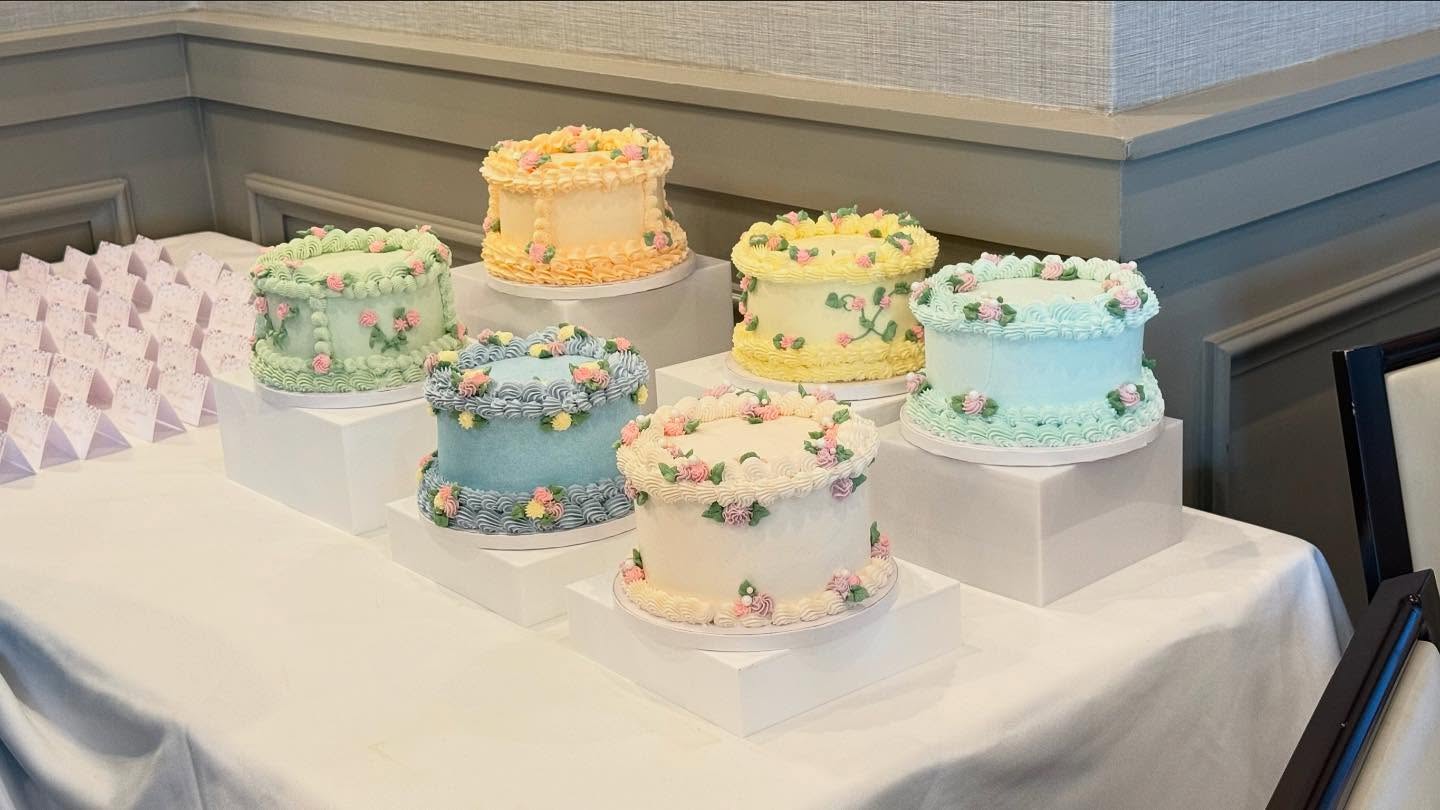 Mini Table Cakes!