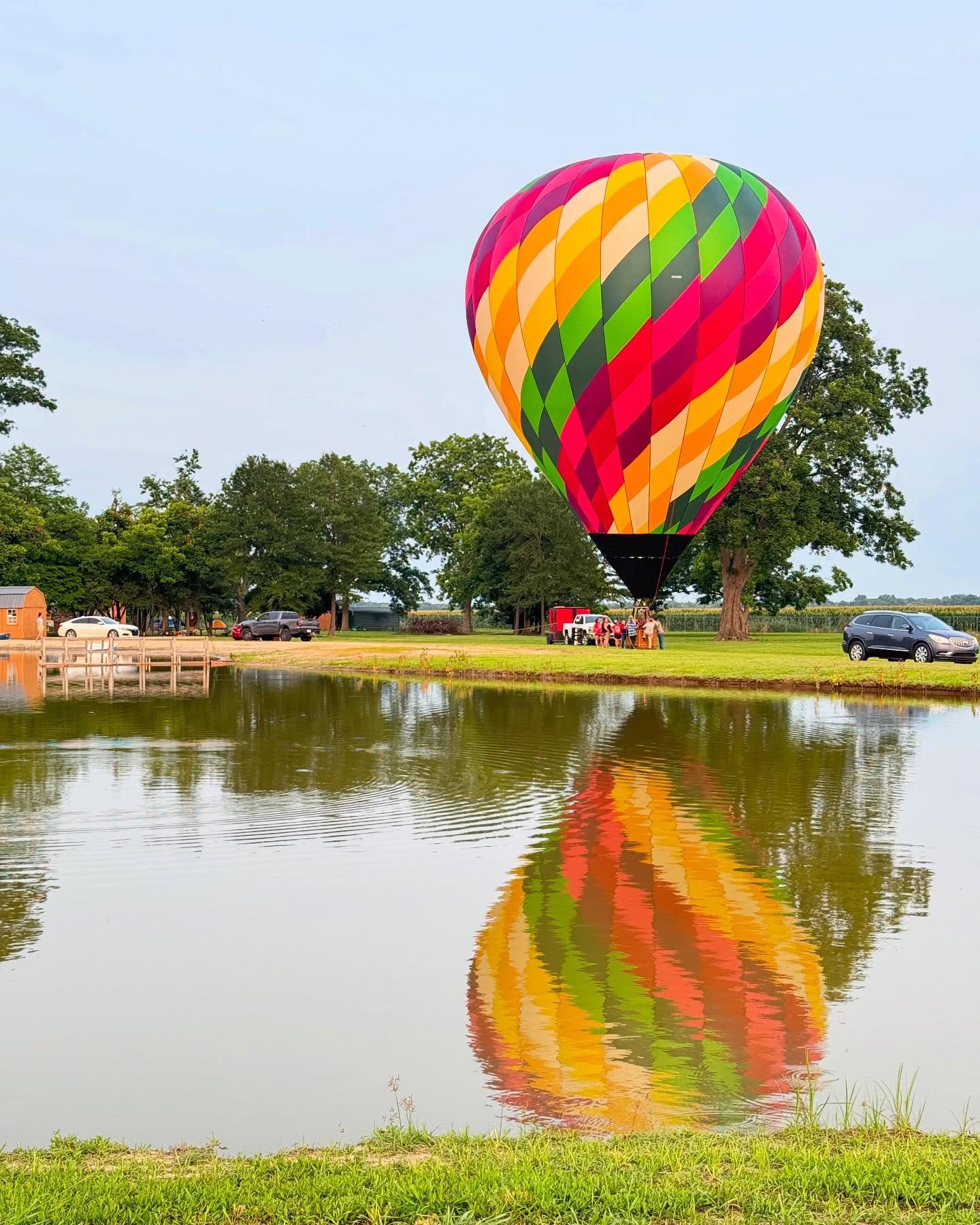 It’s camp’s 20th anniversary so of course we had to get the biggest birthday balloon around 🎈💚✨
Huge shoutout to @delta_breeze_hot_air_balloon for coming to give our campers and counselors rides, this was an experience we’ll never forget!