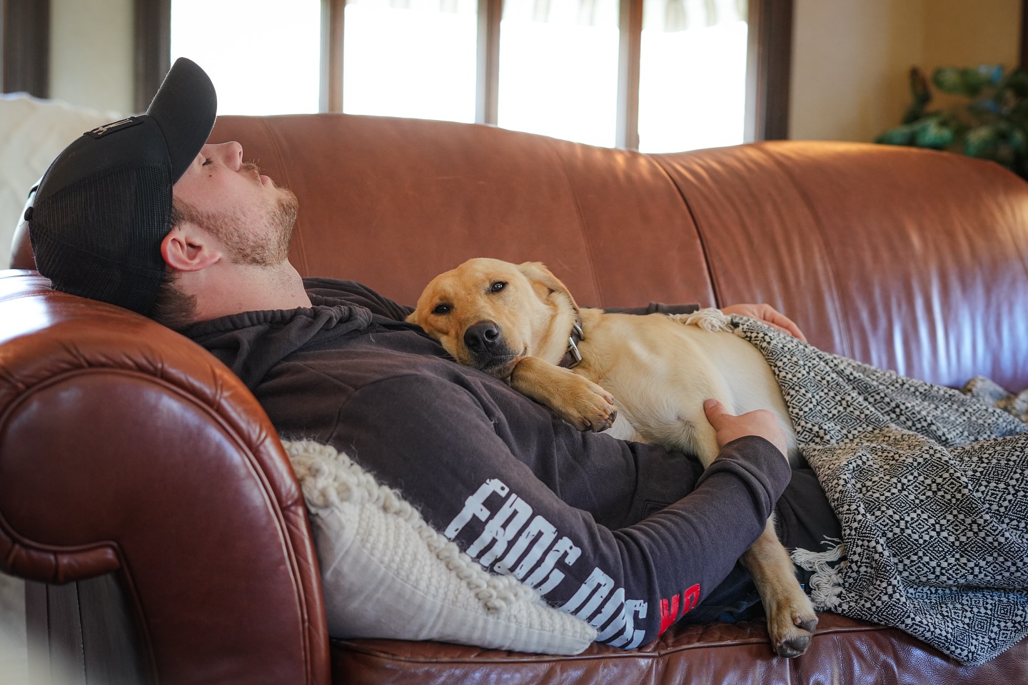 Compression therapy from a trained K9 isn’t just comforting—it’s powerful. 🐾
By gently applying pressure, therapy dogs like Ari help reduce anxiety, regulate emotions, and bring a sense of calm to those who need it most. It’s like a weighted blanket, but warmer and with a heartbeat. 💚
#TherapyDog #CompressionTherapy #K9Comfort #MentalHealthSupport #FrogDog #TherapyDogLife #K9Care #ServiceAnimal #WoundedWarrior #NonProfit #Charity #Veterans #AnimalLove #Therapy #TherapyCompound #K9training #TherapyAnimal #TrainingCompound #Lodge #Retreat #Healing #SuicideAwareness #DogWithAJob #Meantalsanityexpert #OnDutyAlways #EmotionalSupportExpert