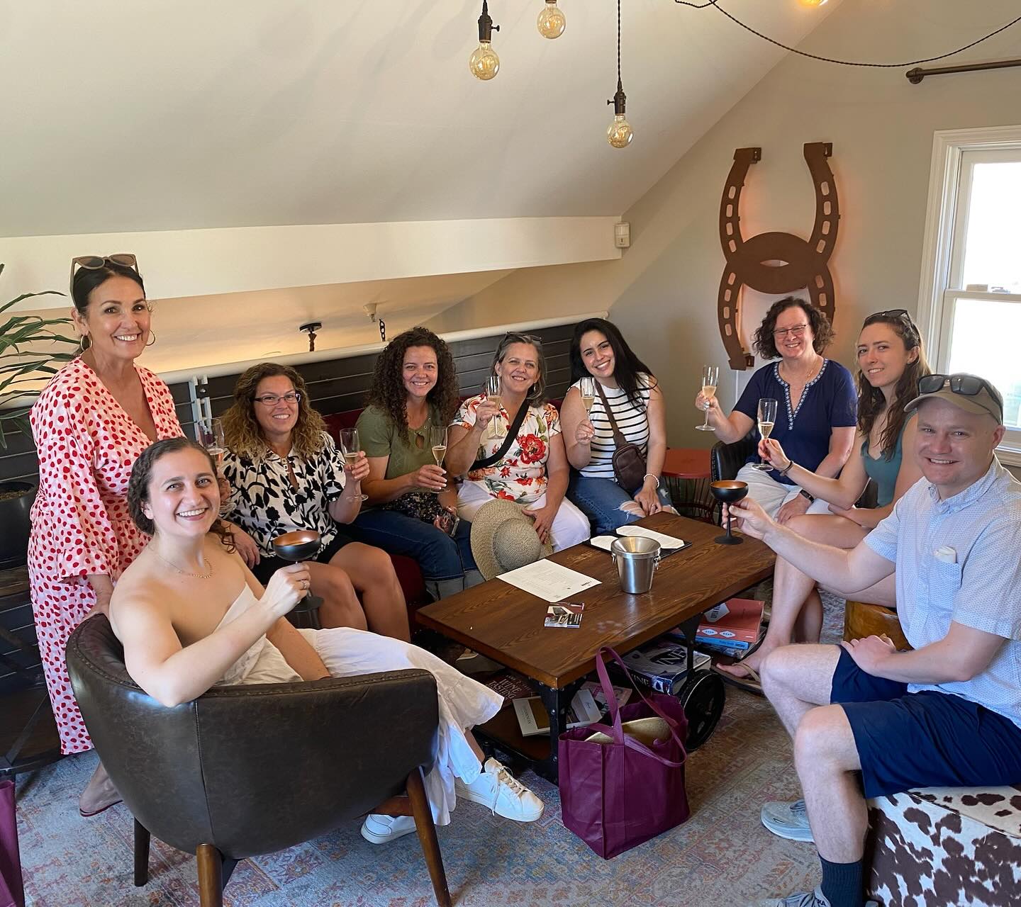 Fun stop for a wine tasting along the tour! Starting with some Doxy bubbles to celebrate! 🥂