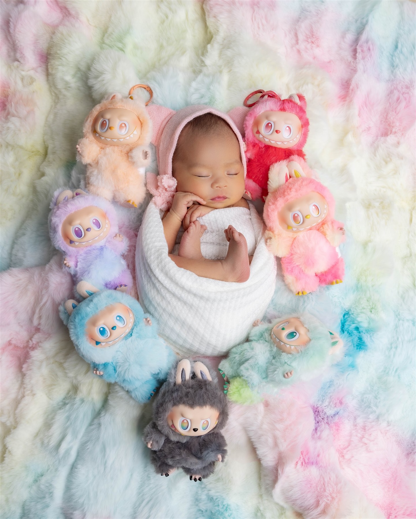 ✨💕Born with a smile as magical as a Labubu’s grin and a heart full of wonder 🌸
Baby girl has already found her first fluffy friends 💫
💖
#NewbornLove #LabubuBaby #WelcomeToTheWorld #CutenessOverload #mvphotography