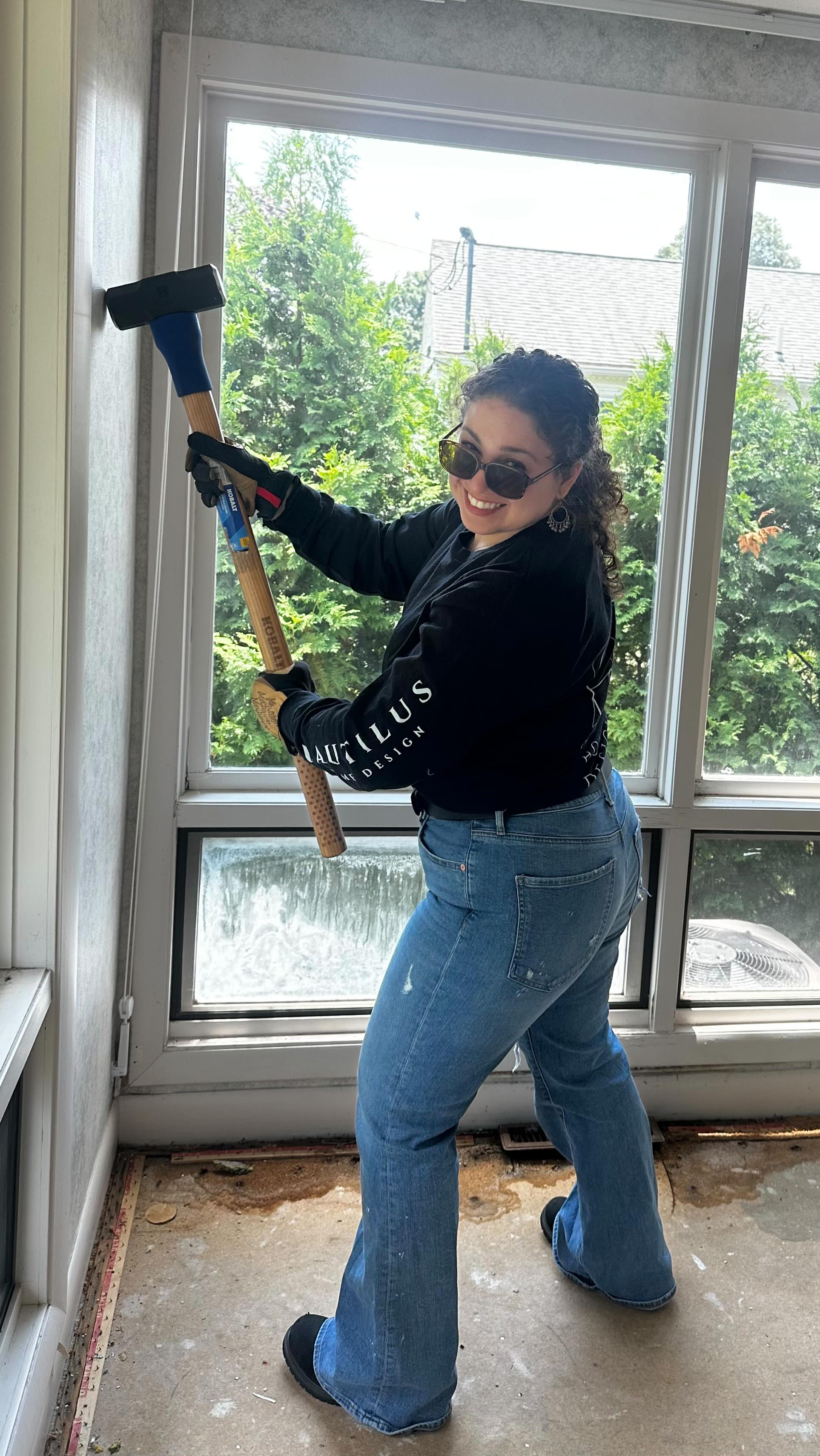 That plaster didn’t stand a chance 😎 Having fun getting my hands dirty today!
#riinteriordesigner
#demo
#thefunpart
#organicmcm