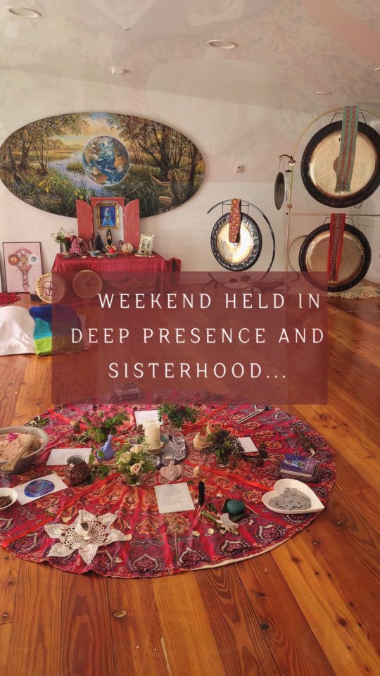 I had the honour of being part of a beautiful retreat space, held with deep care by @devapathways and @shaktiiayurveda
It was such a gift to sit with truly aligned women — open, wise, and ready to receive this work. It reminded me why I do what I do.
It reminded me why I do this work — to support women in returning to themselves, in spaces that feel safe, real, and deeply held.
If you’ve been feeling the quiet call — to reconnect with your body, your rhythm, your feminine wisdom — this path is here for you.
Thank you to those who shared kind reflections on the Yoni Throne practice — it’s a powerful tool, and I’m so grateful to share it with open hearts.
More to come.
#womenscircle #LaLunaDevi #WombWisdom