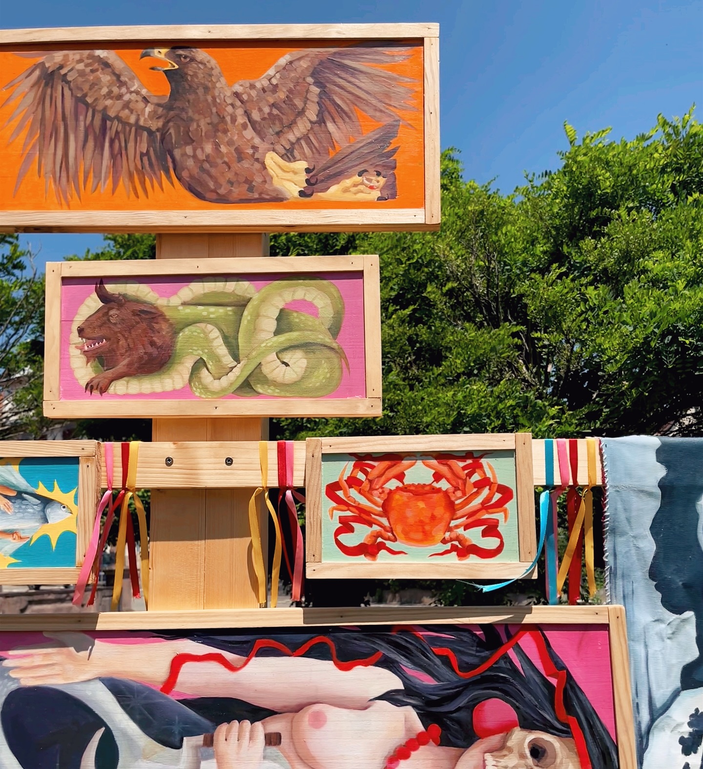 🦴✨ Bonne Aventure (détails) ✨🐋
Installation actuellement exposée sur le parcours de la Fête de l’Eau à Wattwiller, créé pour l’événement et financée par la FEW !
La thématique annuelle, Le Peuple de l’Eau : Monstres et Créatures des Océans rassemble, cette année, 10 artistes : Gretel Weyer, Estelle Chrétien, Lili Tarentule, Elisa Sanchez, Stéphane Granzotto, Eden Lefèvre, Ugo Lange, Solène Audibert, Vincent Chevillon et moi même !
Bonne Aventure dans son entièreté et les autres œuvres du parcours sont encore à découvrir jusqu’au 22 juin 🌞