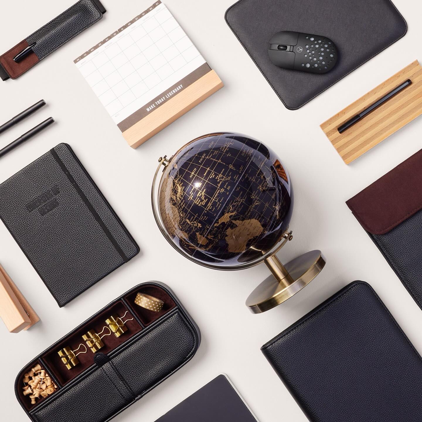 The Manhattan collection- A new standard of luxury in the modern workplace
#stationery #stationeryshop #stationerylove #monochrome #travel