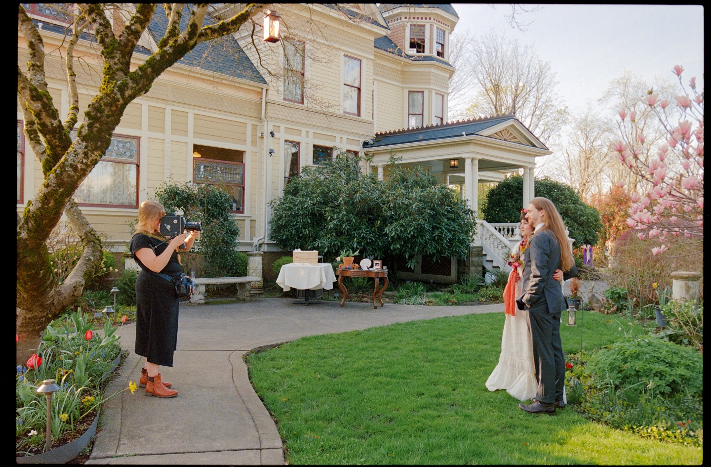Wedding season is in full swing and it has been such an incredible year so far! Gearing up for the next few weekends full of amazing couples sharing their love with the world ❤️ film photo taken by the amazing @buckleyphotowed 📷🎥
#weddingvideo #16mm #portlandweddings #bellingham
