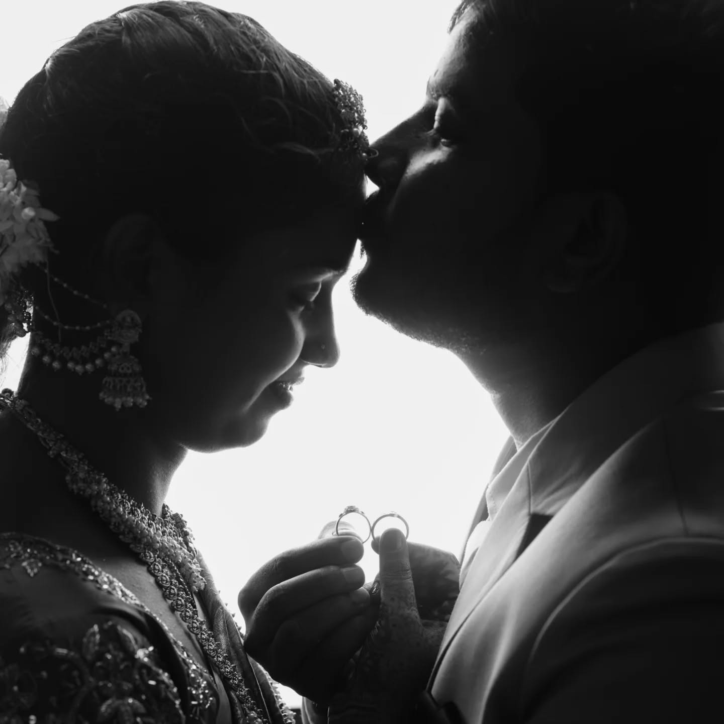 "Forever starts now ๐๐"
.
.
.
#enguagement #indianwedding #marriage #couple #prewedding #rings #lovr #starts #now