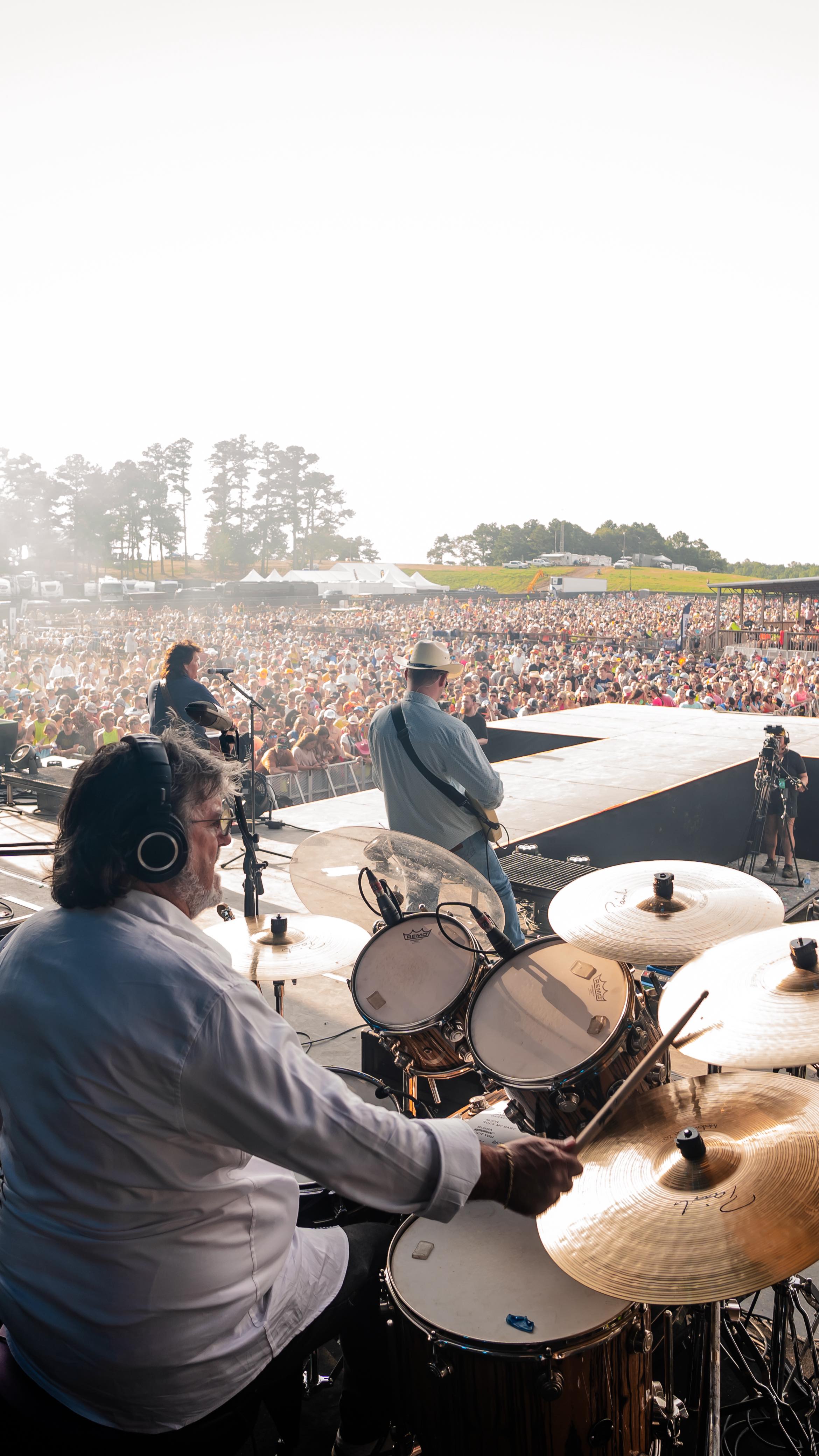 One last look back at Rock the South — what a night! Until next time, Alabama! #Shenandoah #RockTheSouth #TwoDozenRoses