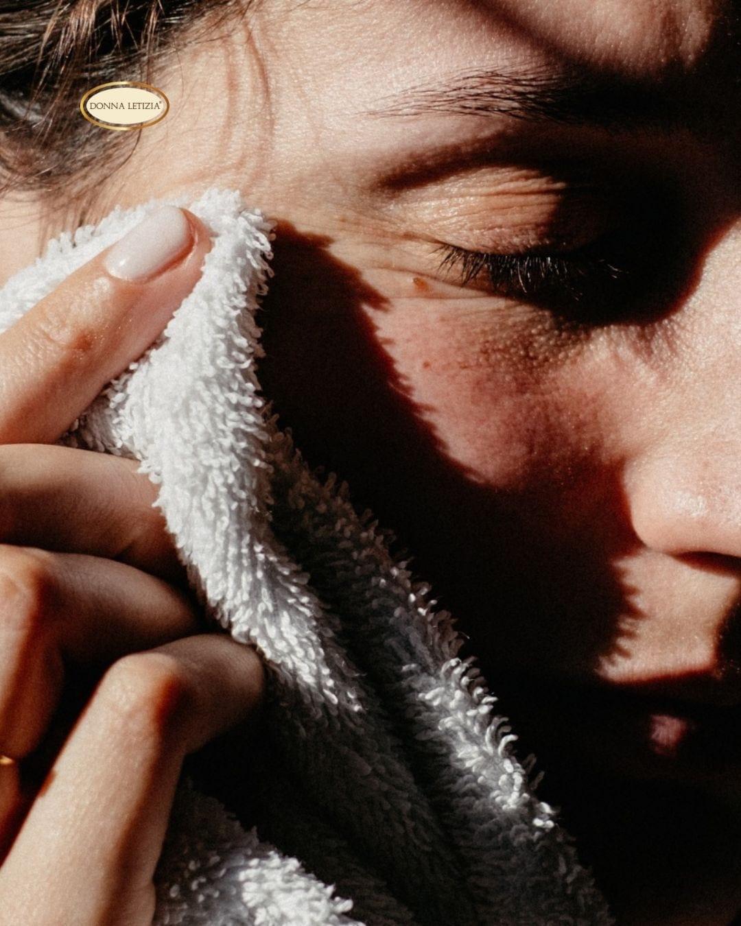 Ogni giorno è buono per coccolare la tua pelle! 💖
Con la nostra linea viso e corpo, prenderti cura di te diventa un momento piacevole e rigenerante. Formule naturali, texture avvolgenti e profumazioni delicate che nutrono in profondità e regalano benessere.
Perché ogni pelle merita attenzione, ogni giorno! 👌
📍 Via della Padula, 251 - 57124 Livorno (LI)
🌐 www.donna-letizia.it
🛒 www.donnaletiziashop.com