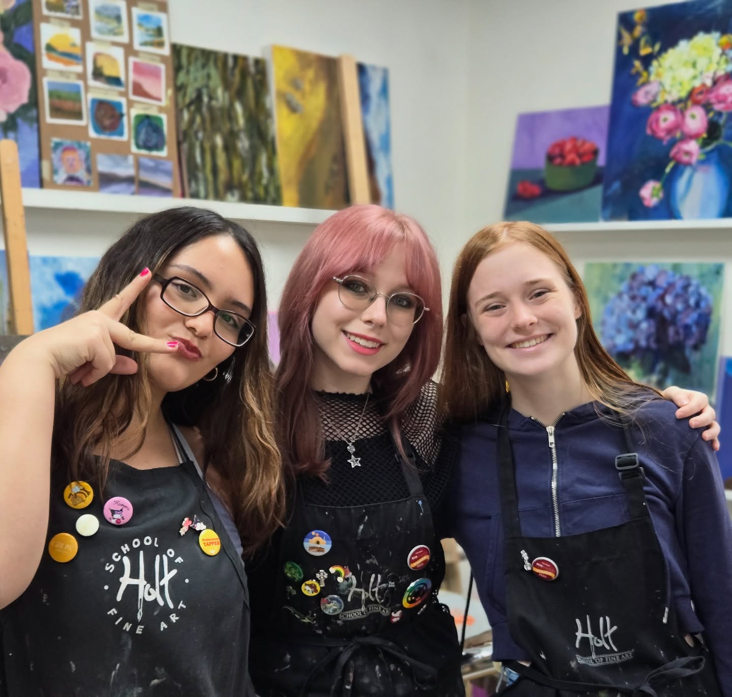 Three of our wonderful Holt school graduates! 🎓 Mikalah, Gabby, and Hayden have been in the same class for a few years now and couldn’t bear to take a picture without each other. 😝
#hsfa #holtschooloffineart