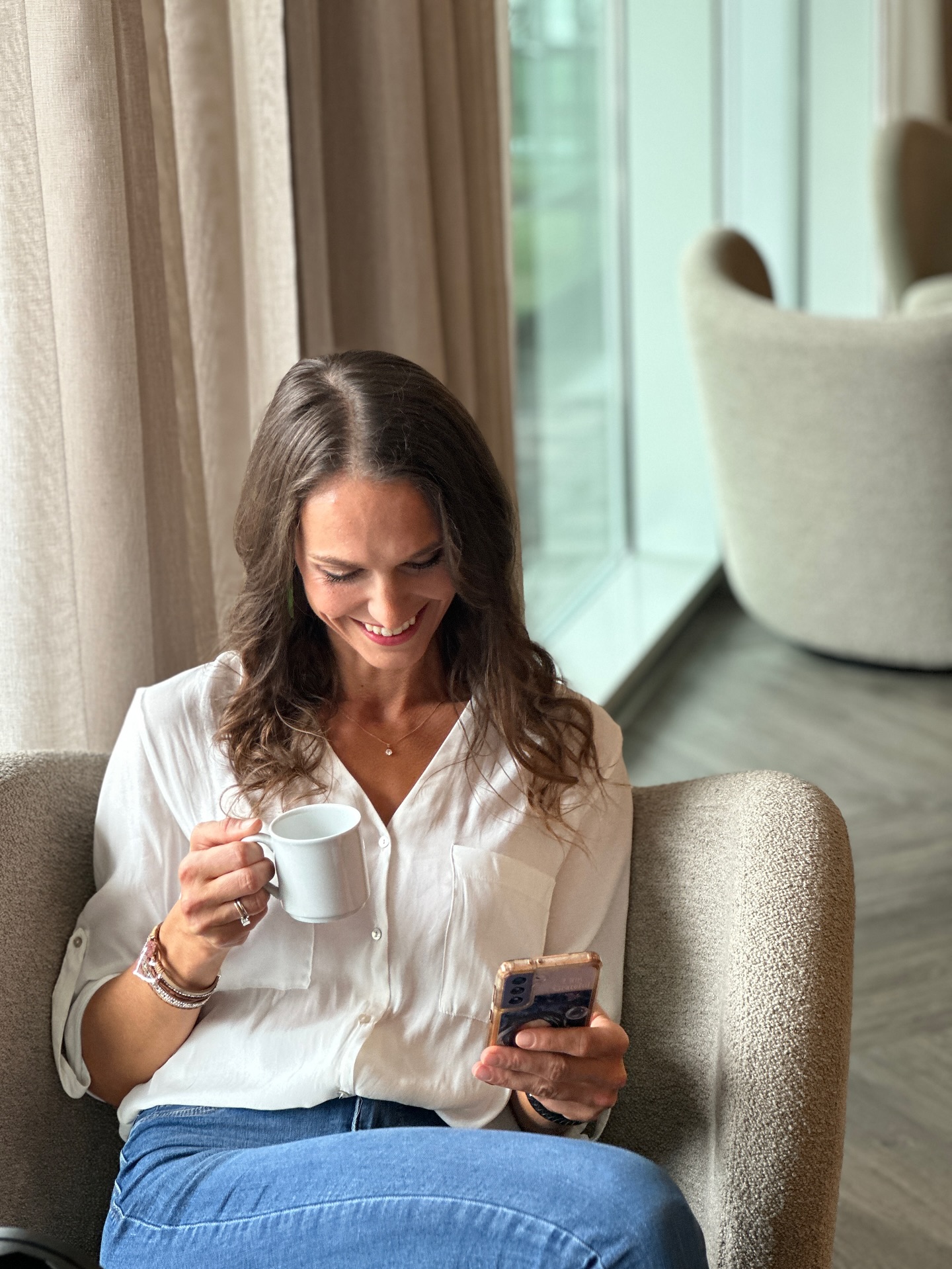 ♻️
No printed forms.
No payment slips.
No plastic key cards.
No pointless paper directories.
No invoices on paper.
Just you, your phone, and everything you need for your stay.
These are the reasons why sustainability-conscious travelers love HotelBuddy.
✅ More convenient for you.
✅ Cheaper for the hotel.
✅ Better for the planet.