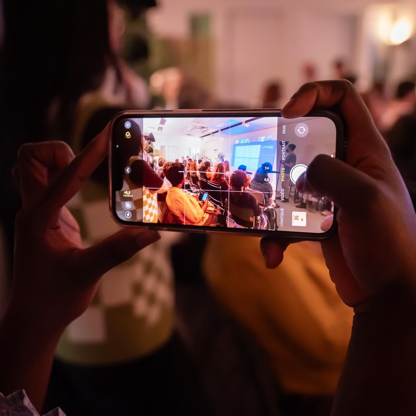 Pause dans l’historique pour vous parler du passé proche ! ⌛️ Mercredi soir à eu lieu l’AGA d’Arborescence, un beau moment partagé avec nos membres, collaborateurs•trices, CA et équipe, on vous partage ça en 3 photos ! 🩵
Photographe 📸 @angie.dupuis
#aga #procheaidance #assemblée