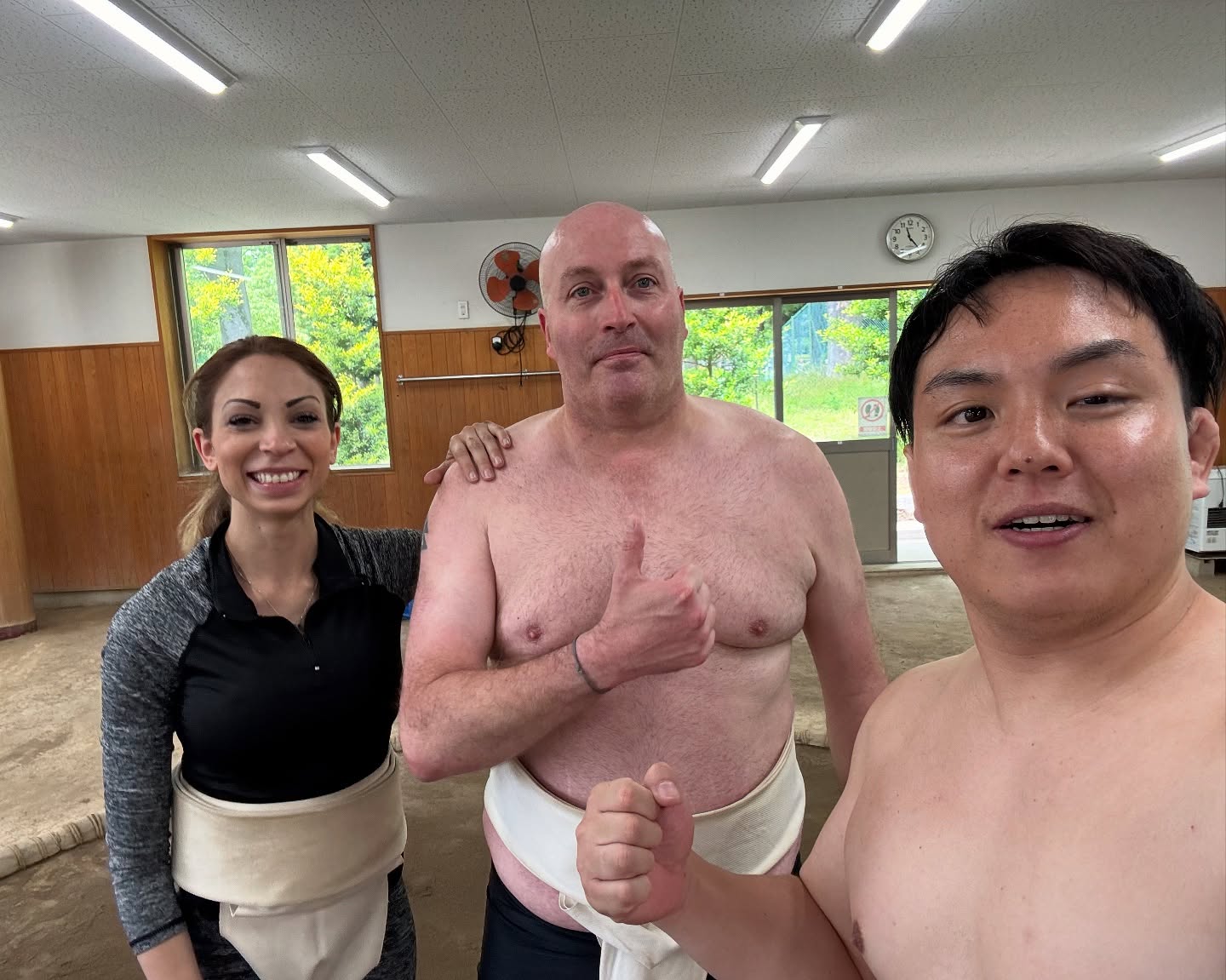 From Switzerland 🇨🇭 and France 🇫🇷
#sumo #sumowrestlingmatch #sumowrestling #sumodeadlift #sumosquats #sumoexperience #japan #japantrip #japantravel #visitjapan #visitjapanjp #japaneseculture #sumotraining #sumowrestler #sumofighter #sumotraining #sumoworkout #sumosushi #grandsumo #thingstodotokyo #japanitinerary #shiko #suriashi #teppo #tokyo #сумо #sumô #rikishi #sumolife