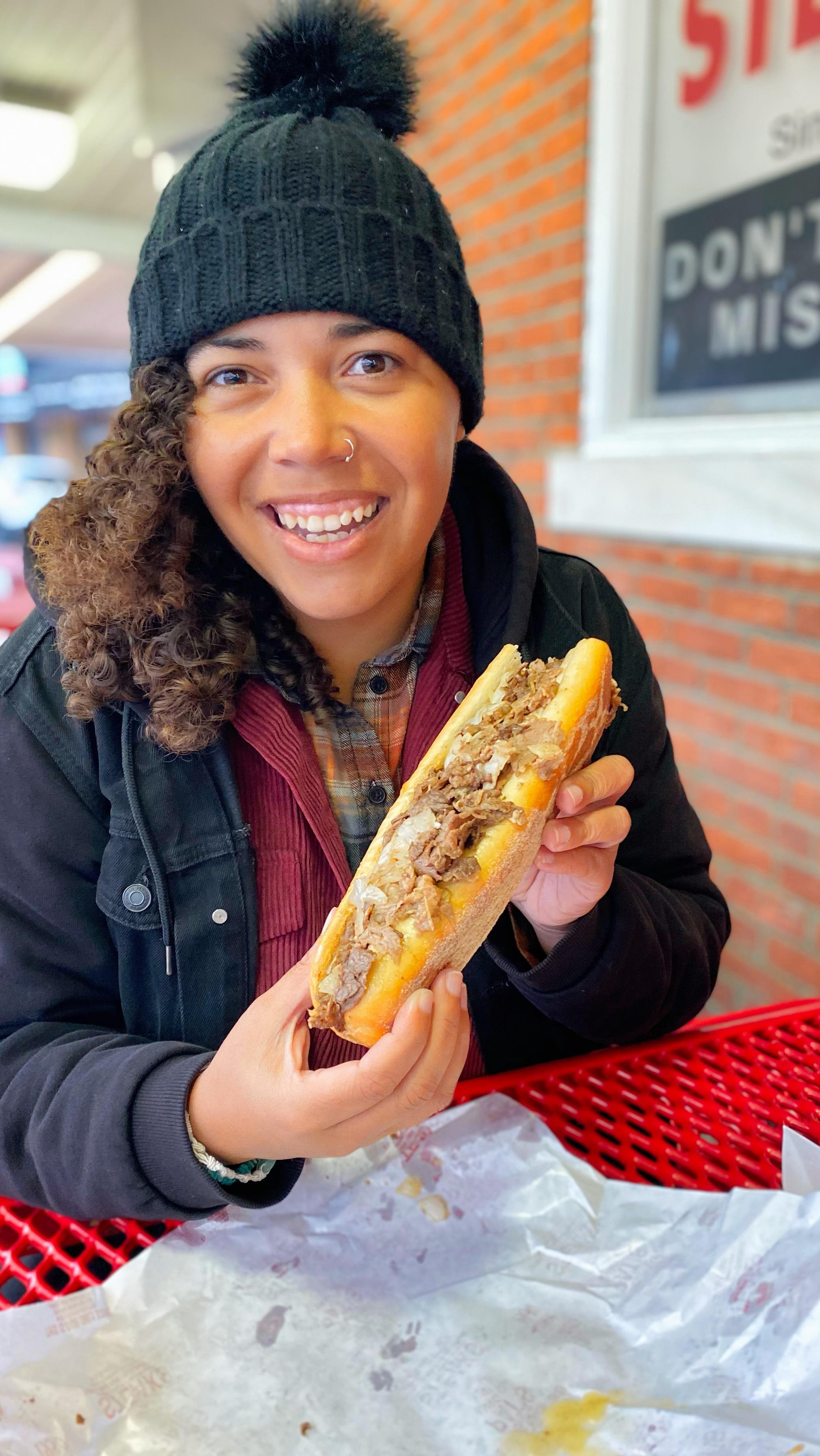 Two Philly icons, one epic food mission: Pat’s King of Steaks vs. Geno’s. Which cheesesteak team are you on? 🥊🧀🥩
.
.
.
.
#philladelphia #usa #phillycheesesteak #food