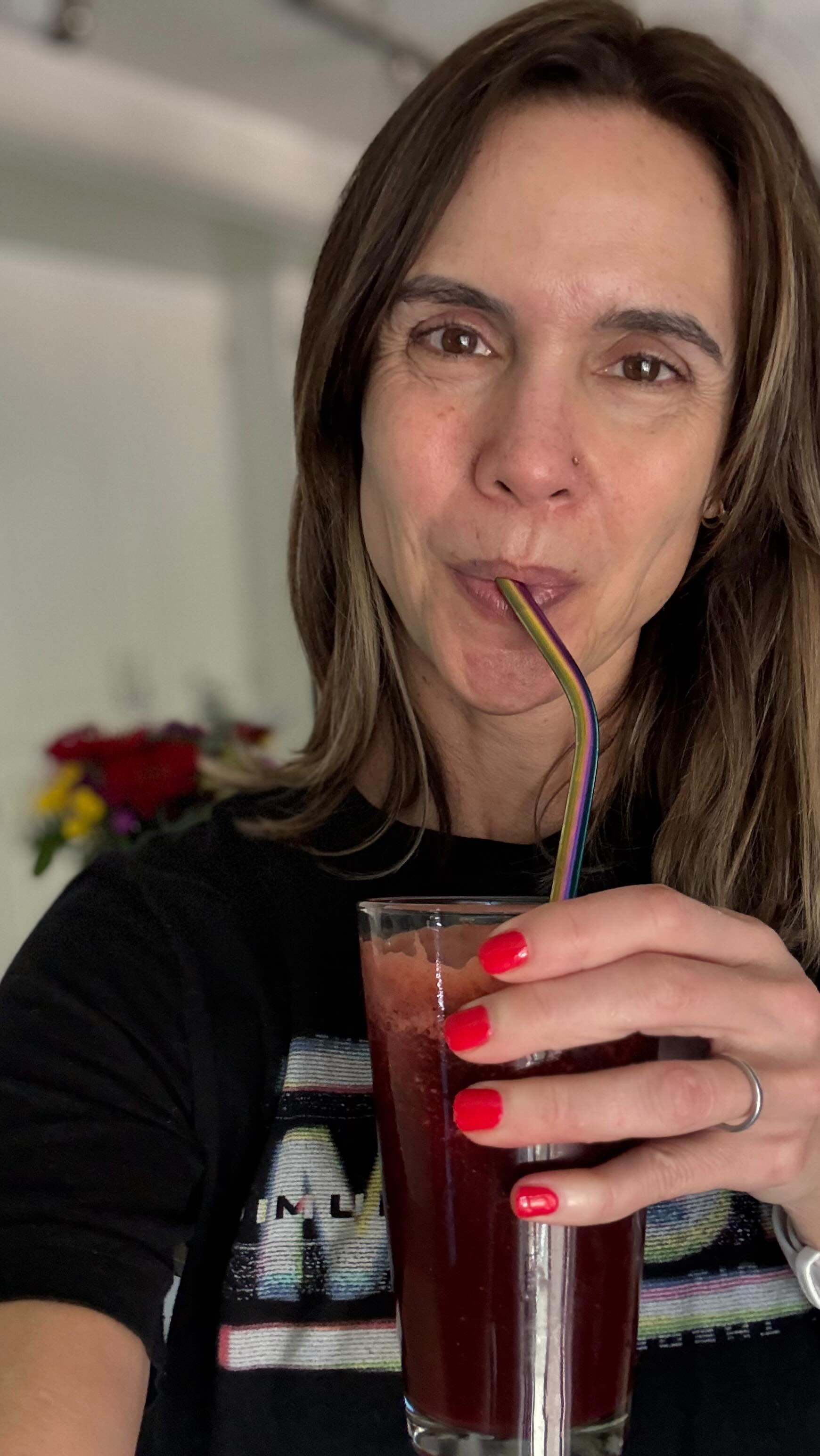 Juicing season!
There was a time of my life when I was vegan that I juiced all the time.
Coincidentally or not, my skin looked great! 😊
Summer is here and most of us will prefer to eat and drink lighter, refreshing foods and drinks and what’s not better than something that gives you TONS of nutrients???
Well, ladies, if you don’t have a juicer, I recommend you get one (they’re not that expensive).
The combination of fruits and vegetables you can use is infinite, so use your imagination and adapt to your taste, and enjoy this fun season! 🌞
Let me know if you have any questions about juicing.
❤️,
Anna.
#womenshealth #perimenopause #healthyliving