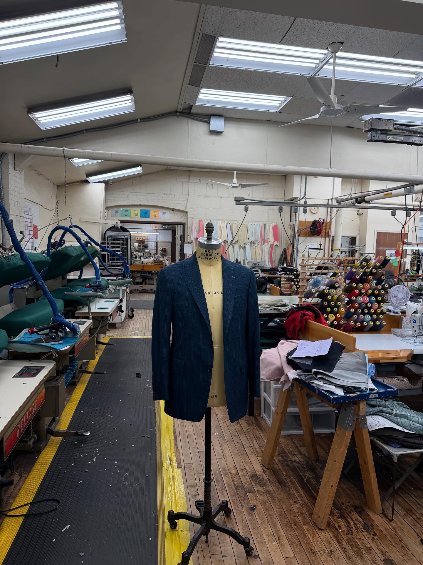 Have a great weekend from all of us at Adrian Jules 🪡🧵
#madeinamerica #bespoke #madetomeasuresuits
