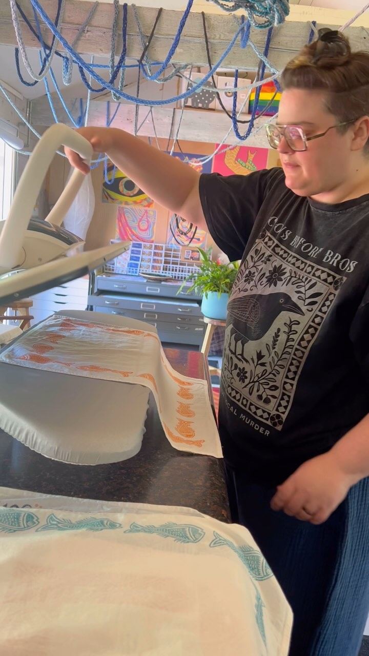 Demoing my new steampress, which will make block printing much faster and less hard on my meat suit! #blockprint #acessability #textileartist #pnwart